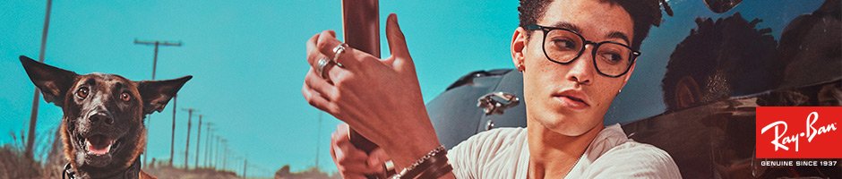 Modelo masculino acompanhado de um cão utilizando um óculos da Ray-Ban