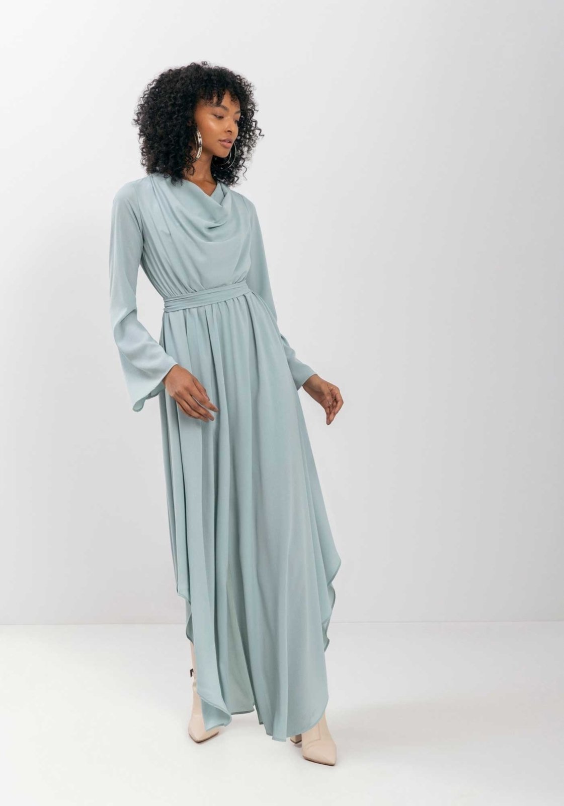 Vestido Longo De Mangas Com Gola Degagê Em Chiffon