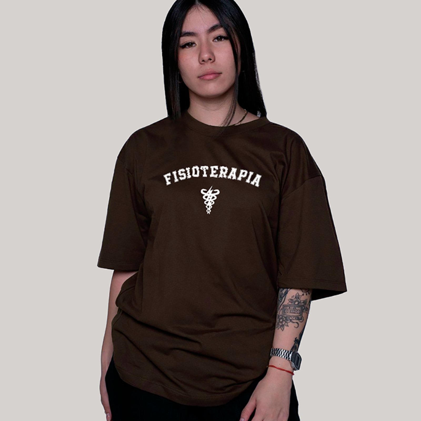 Vista 3 Camiseta Ousy Unissex Profissão Fisioterapia Design Caduceu Oversized branco ousy branco