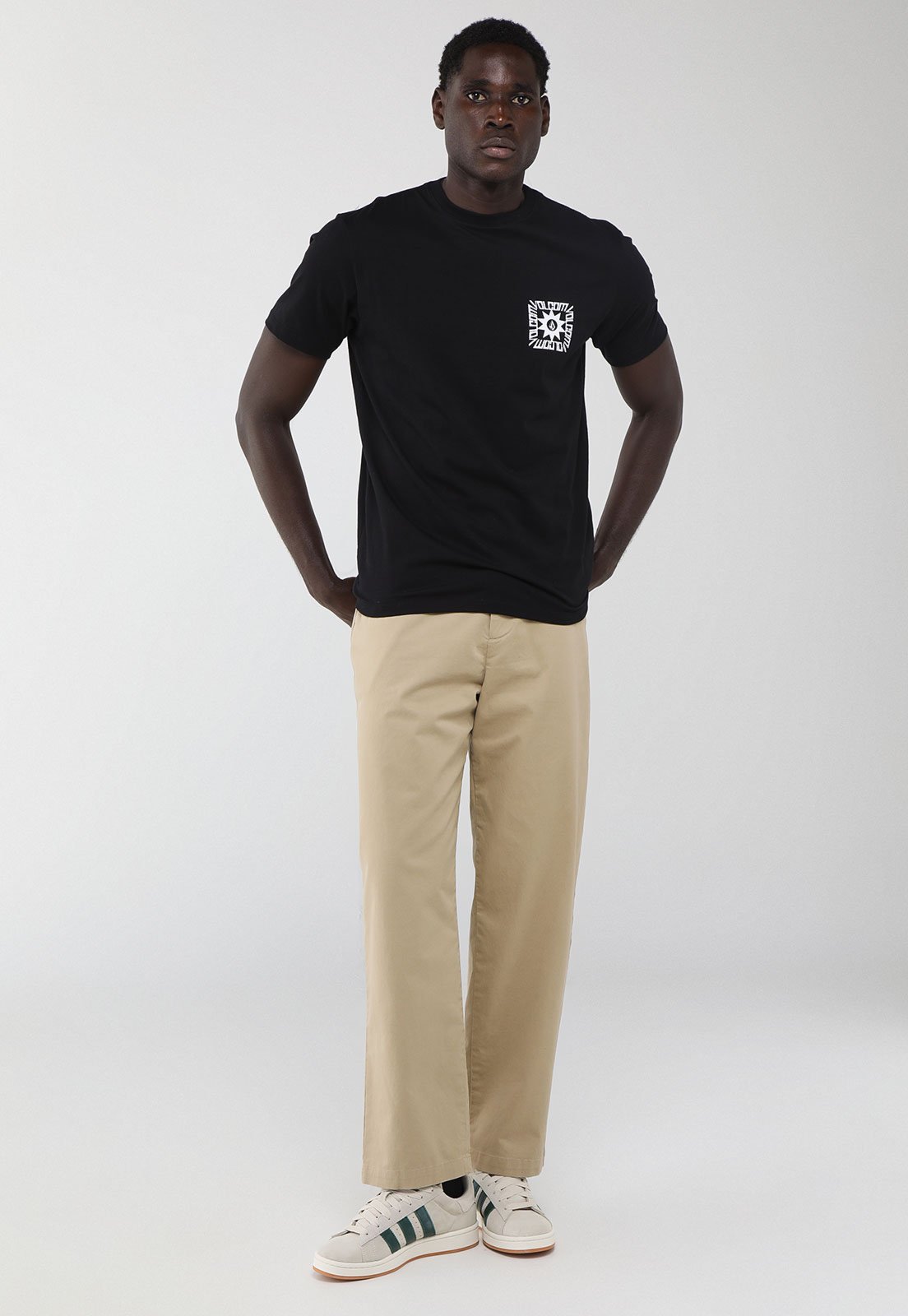 Vista 3 Camiseta Masculina Volcom Silk Quantum Preta preto Volcom preto