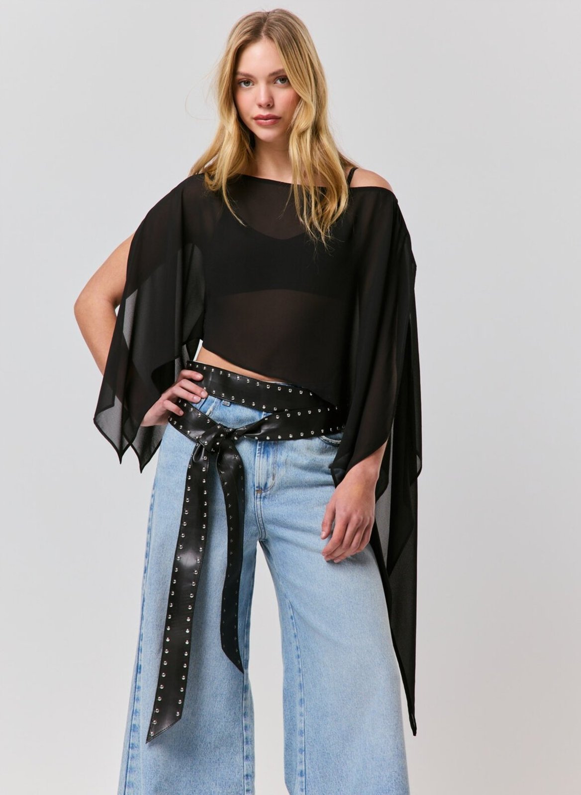 Blusa Capa Chiffon Assimétrica