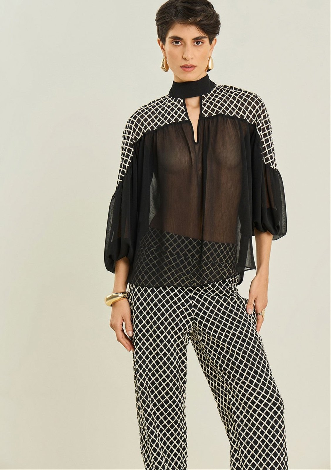 Vista 2 Blusa Maria Valentina Solta Gola Alta Manga Longa Padrão preto Maria Valentina preto