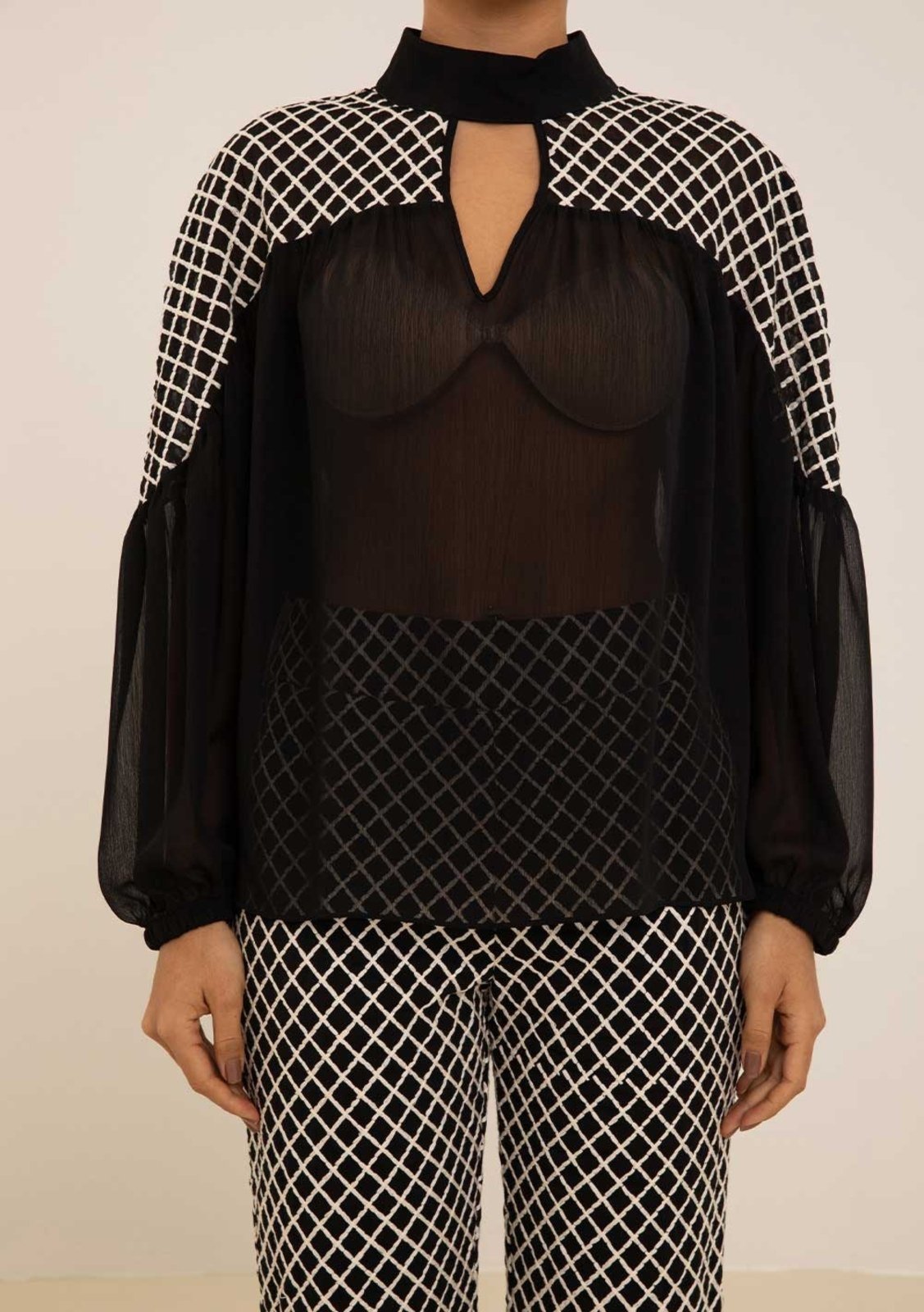 Vista 3 Blusa Maria Valentina Solta Gola Alta Manga Longa Padrão preto Maria Valentina preto