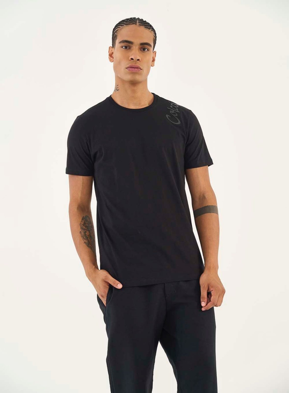 Camiseta Slim Com Logo Estampada Colcci Preto