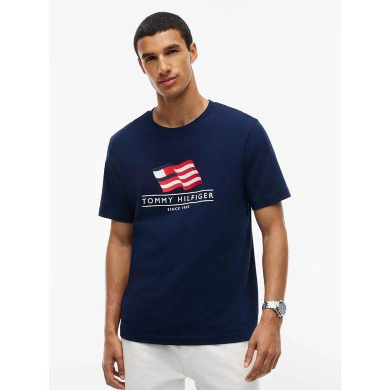 Camiseta Jersey com Estampa de Bandeira Ondulada Azul Marinho