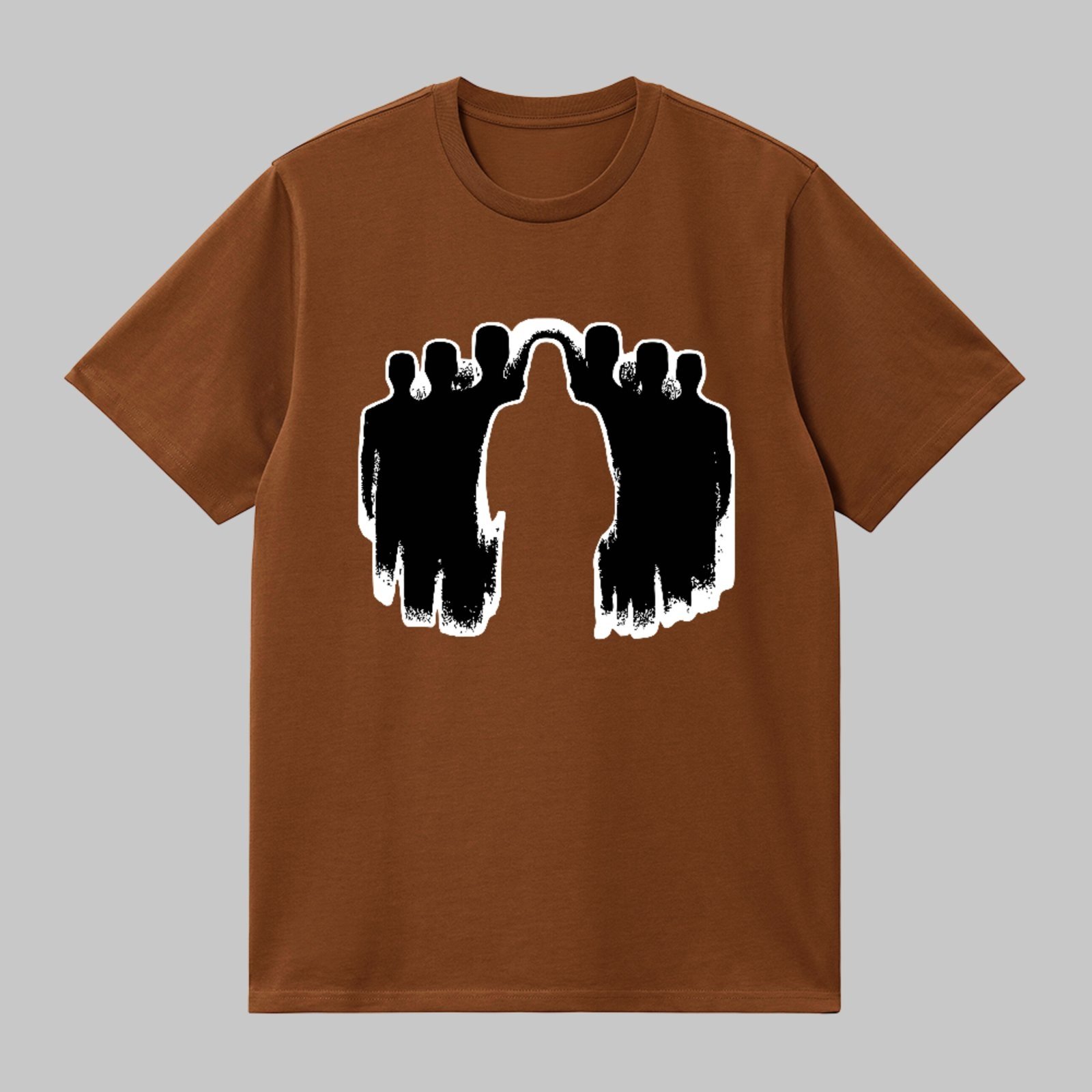 Camiseta Básica Jesus Entre Nós Fé Cristã Estilo Minimalista Marrom