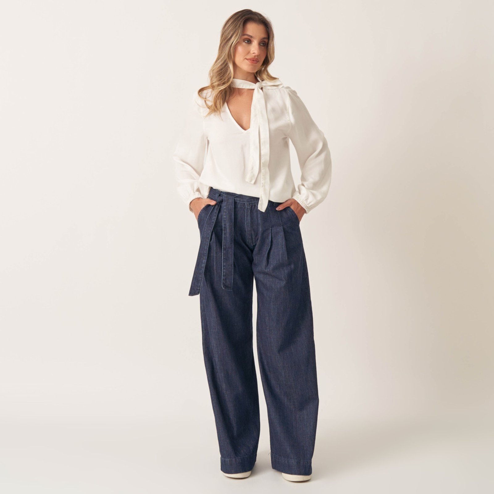 Vista 3 Calça Jeans Wide Cintura Alta Elástico Atrás E Pregas Bloom bege Bloom bege