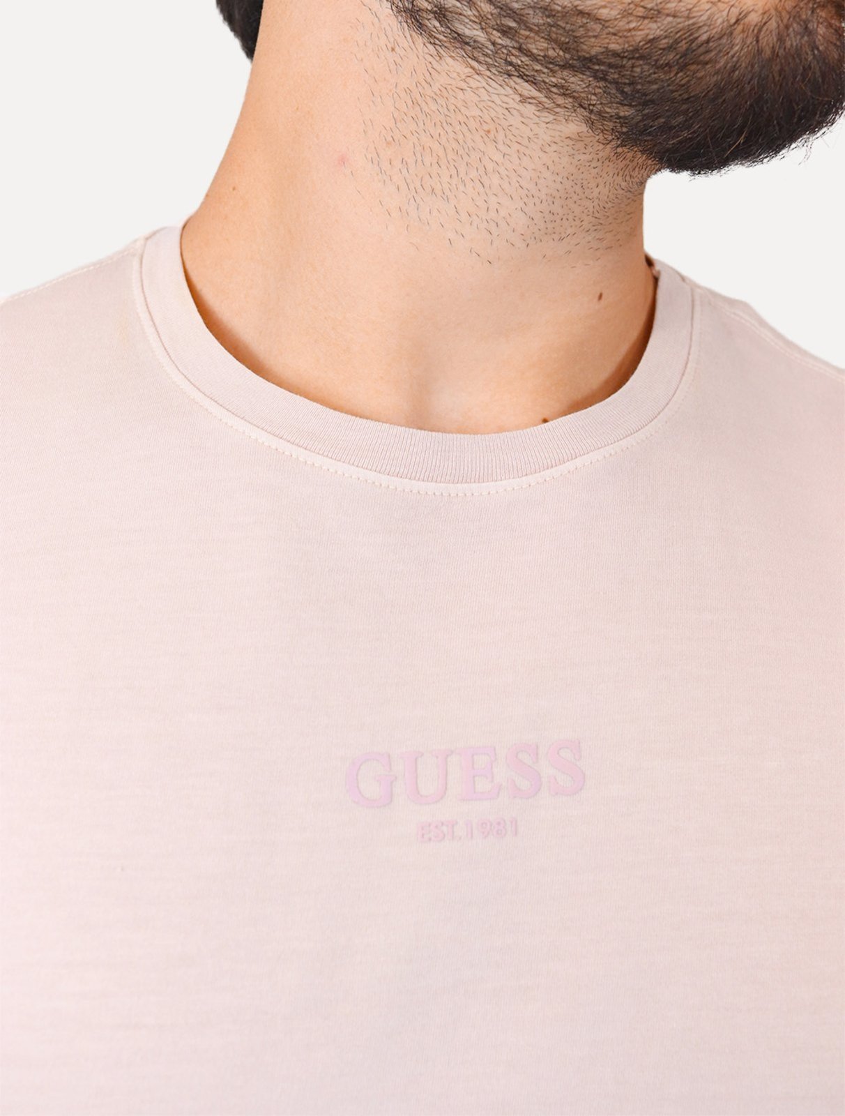 Vista 3 Camiseta Guess Masculina Rubber Est.1981 Stoned Claro rosa Guess rosa