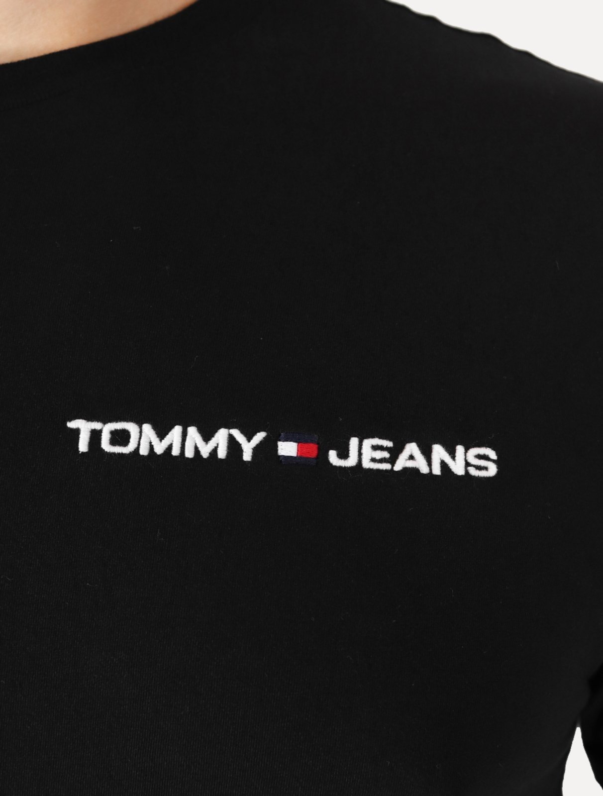 Vista 3 Camiseta Tommy Jeans Masculina Classic Linear Embroidered Chest Preta preto Tommy Jeans preto