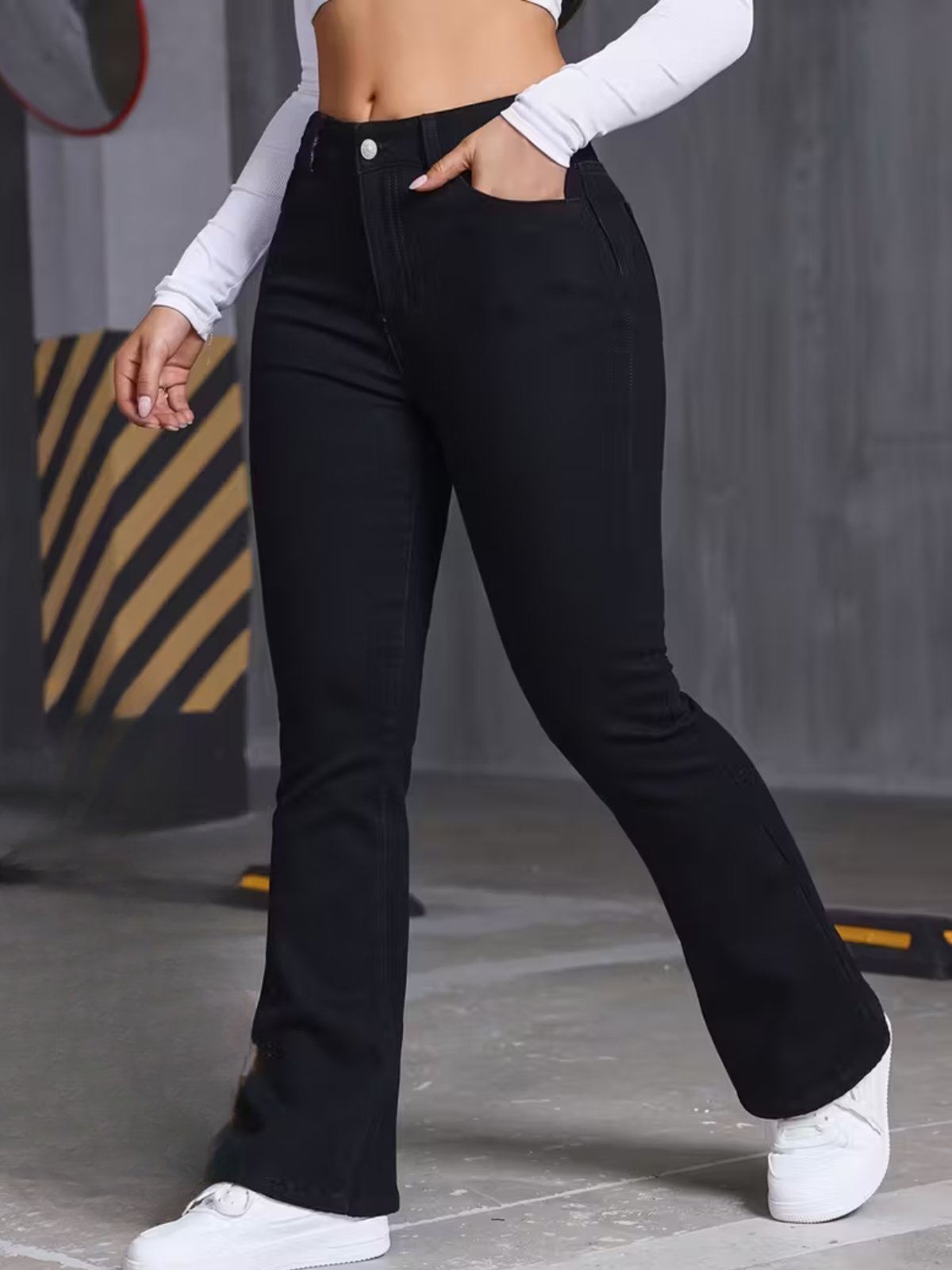 Calça Flare Jeans Feminina Text Jeans Boca de Sino Cintura Alta Modeladora Preto