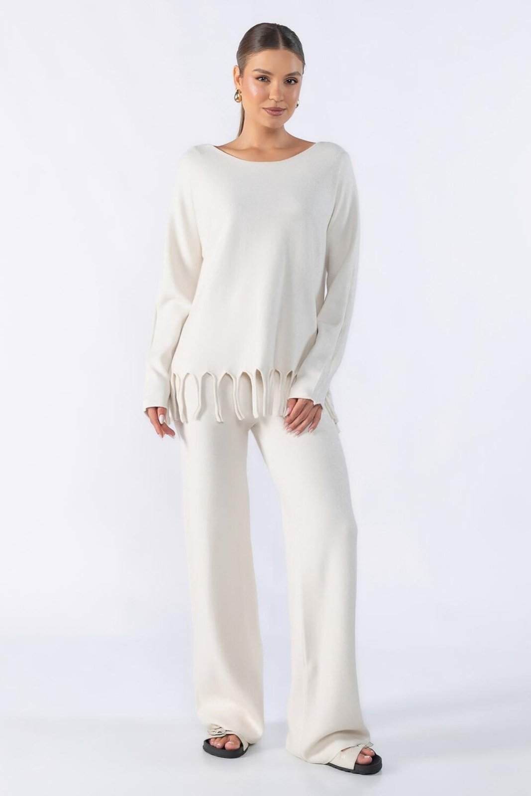 Blusa basica ampla com franja na barra Bege
