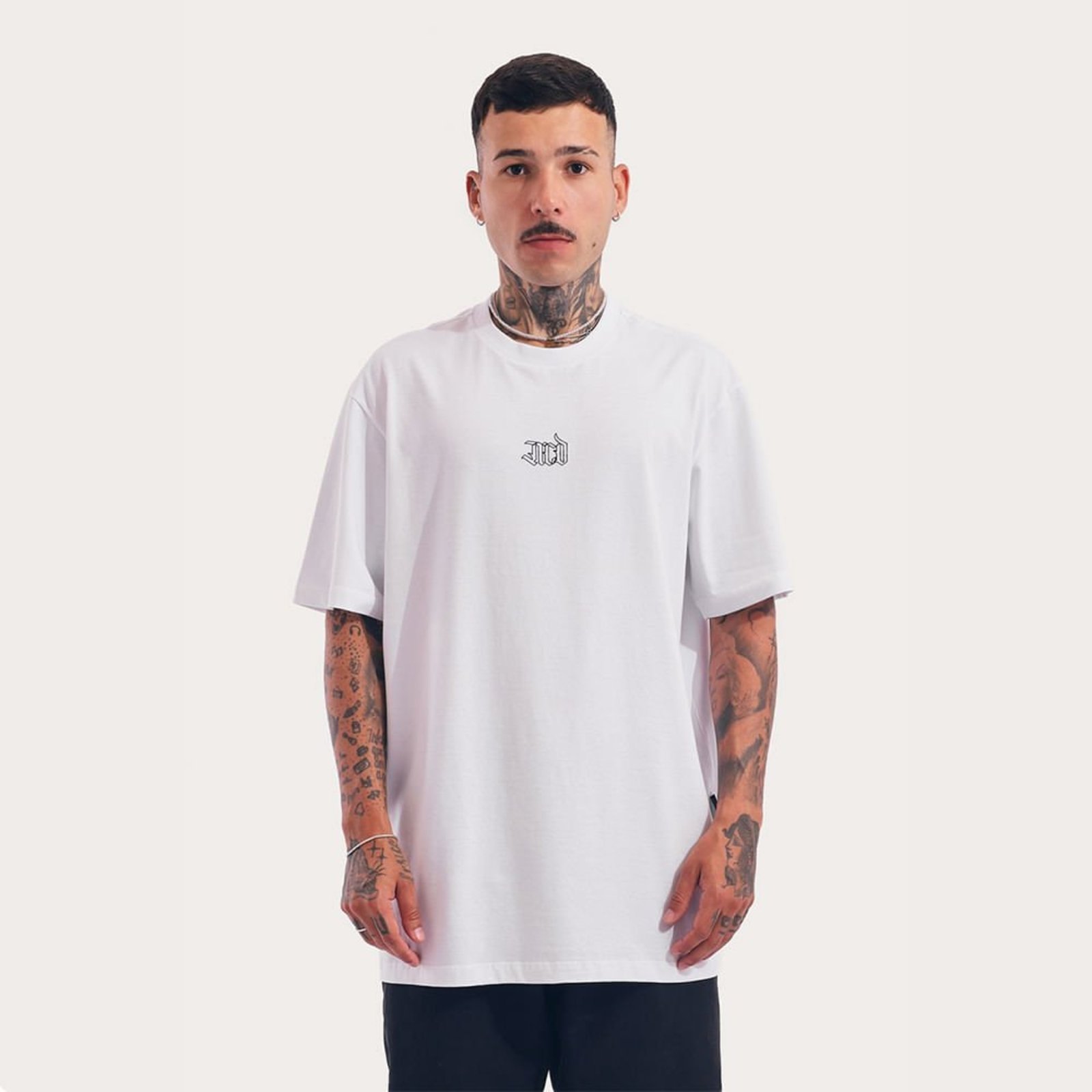 T-Shirt Regular M/C Caligrafiti Outline
