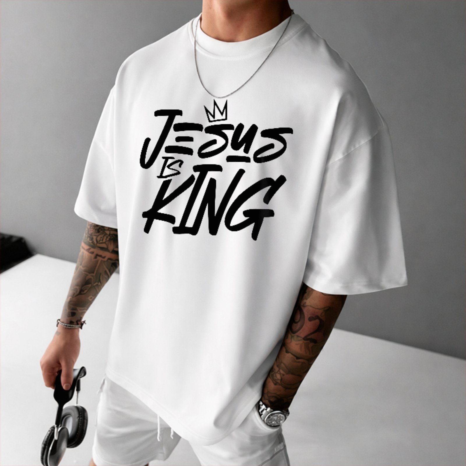 Camiseta Oversized Jesus Is King Streetwear Cristão Trend Branco
