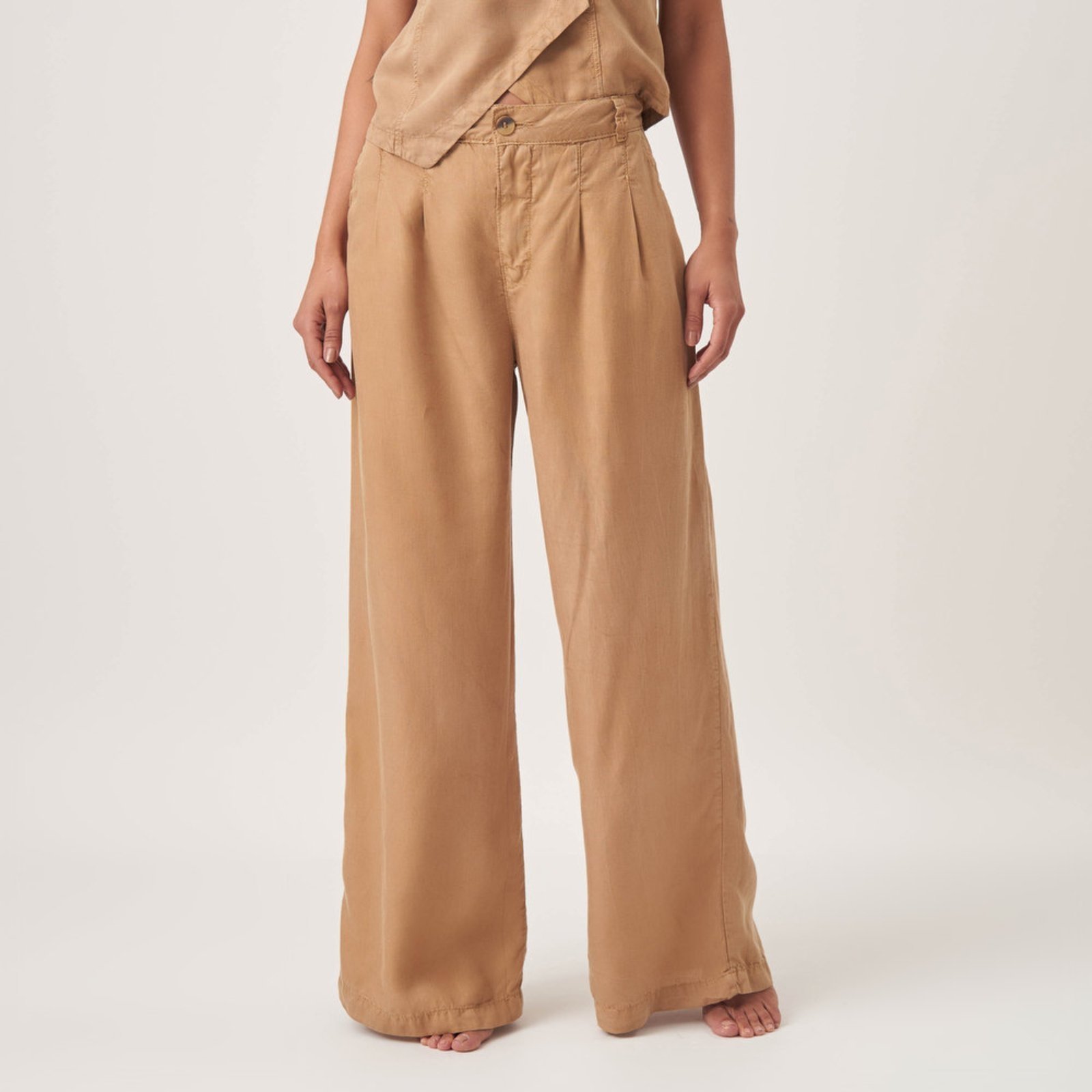 Calça Jeans Color Leve Wide Leg Pregas Caqui Kraft