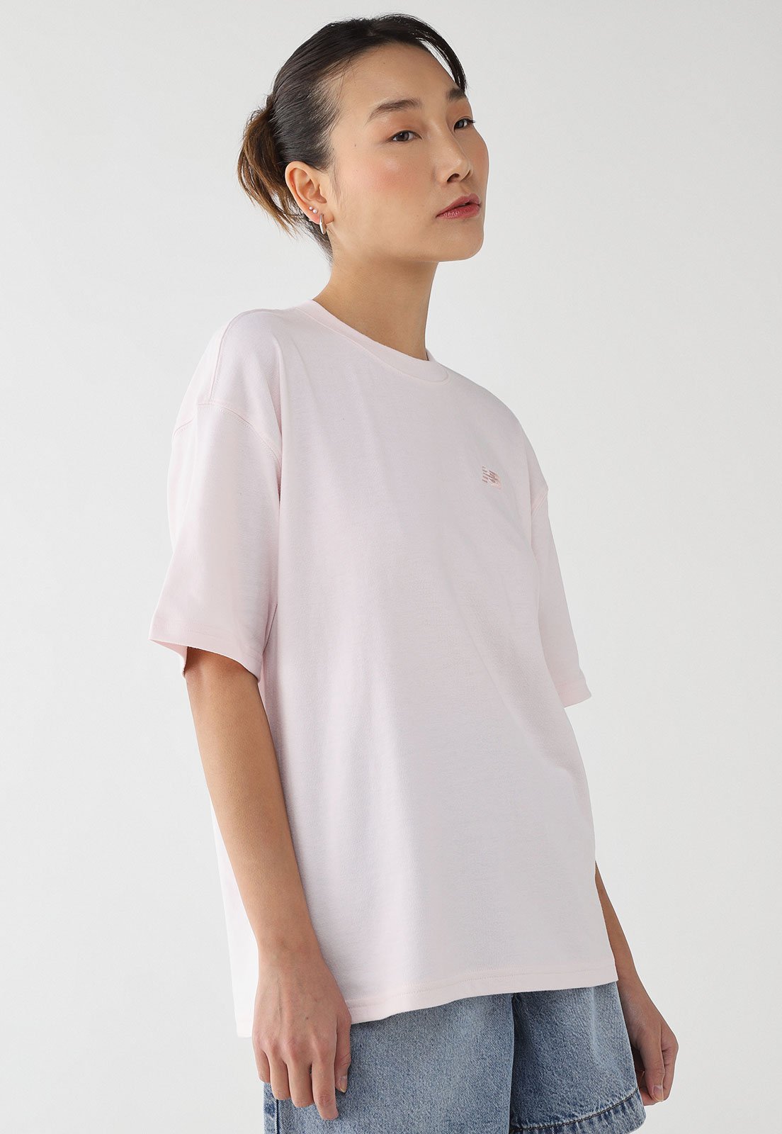 Camiseta Feminina New Balance Oversized Small Logo Rosa
