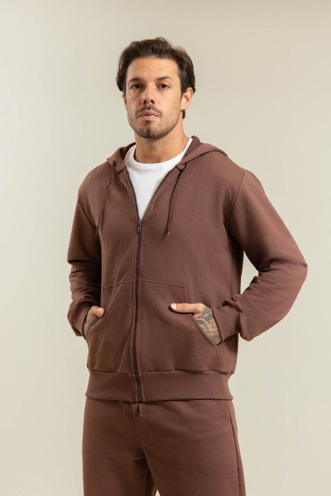 Blusa Moletom Masculina Manga Longa com Zíper e Capuz Marrom Dialogo