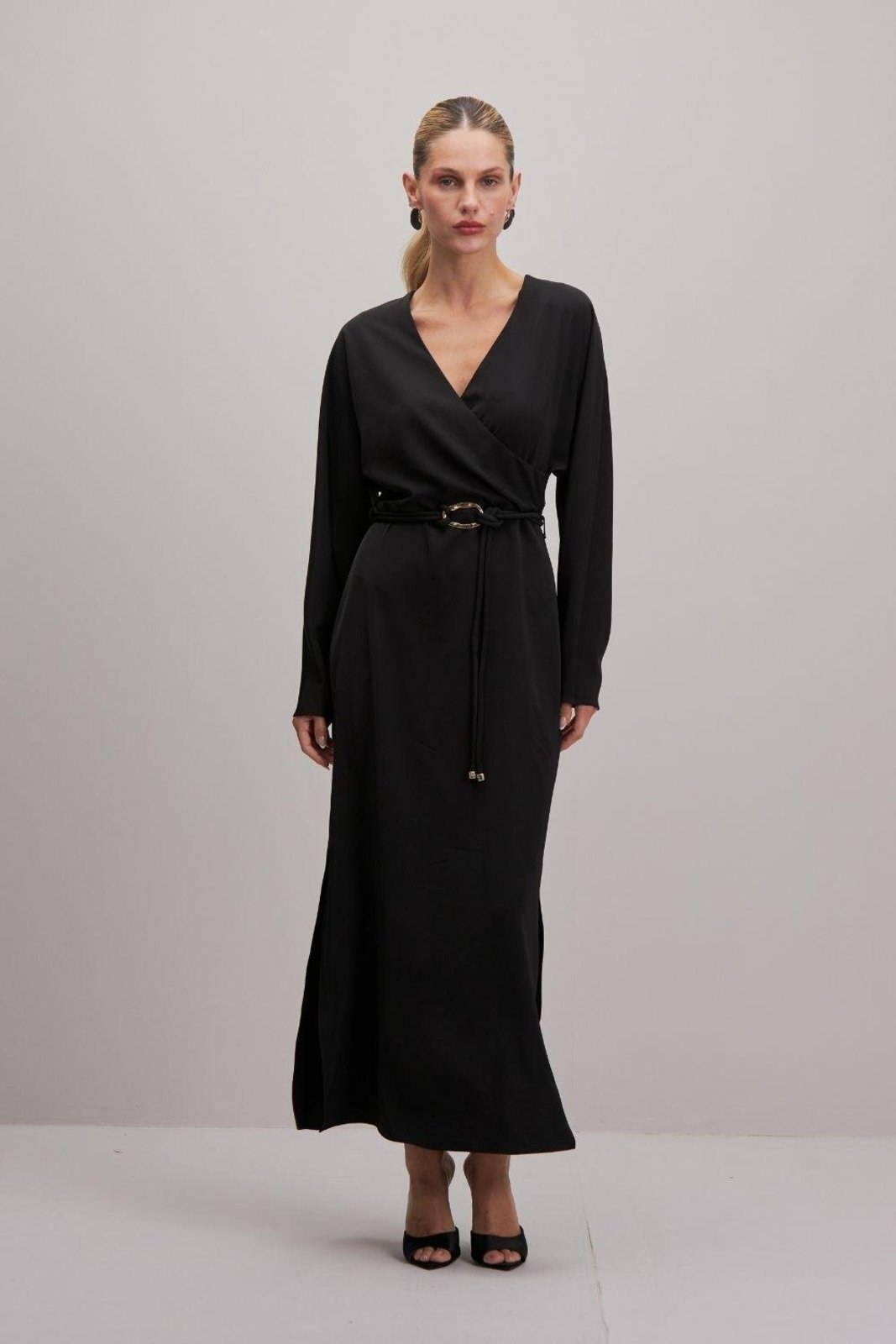 Vestido Cachecouer Manga Morcego Carlota Costa Preto