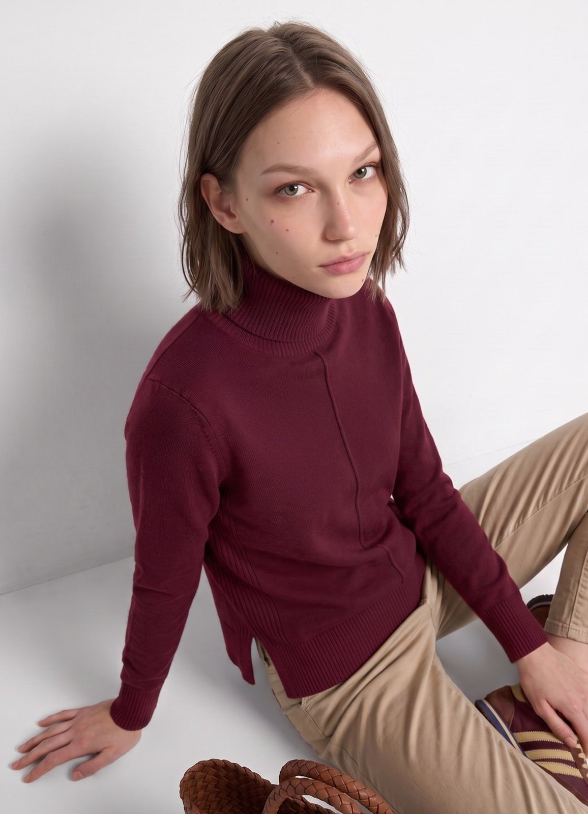 Blusa de Tricot Gola Alta Rolê Vinho Solta em Viscose Modal Sob