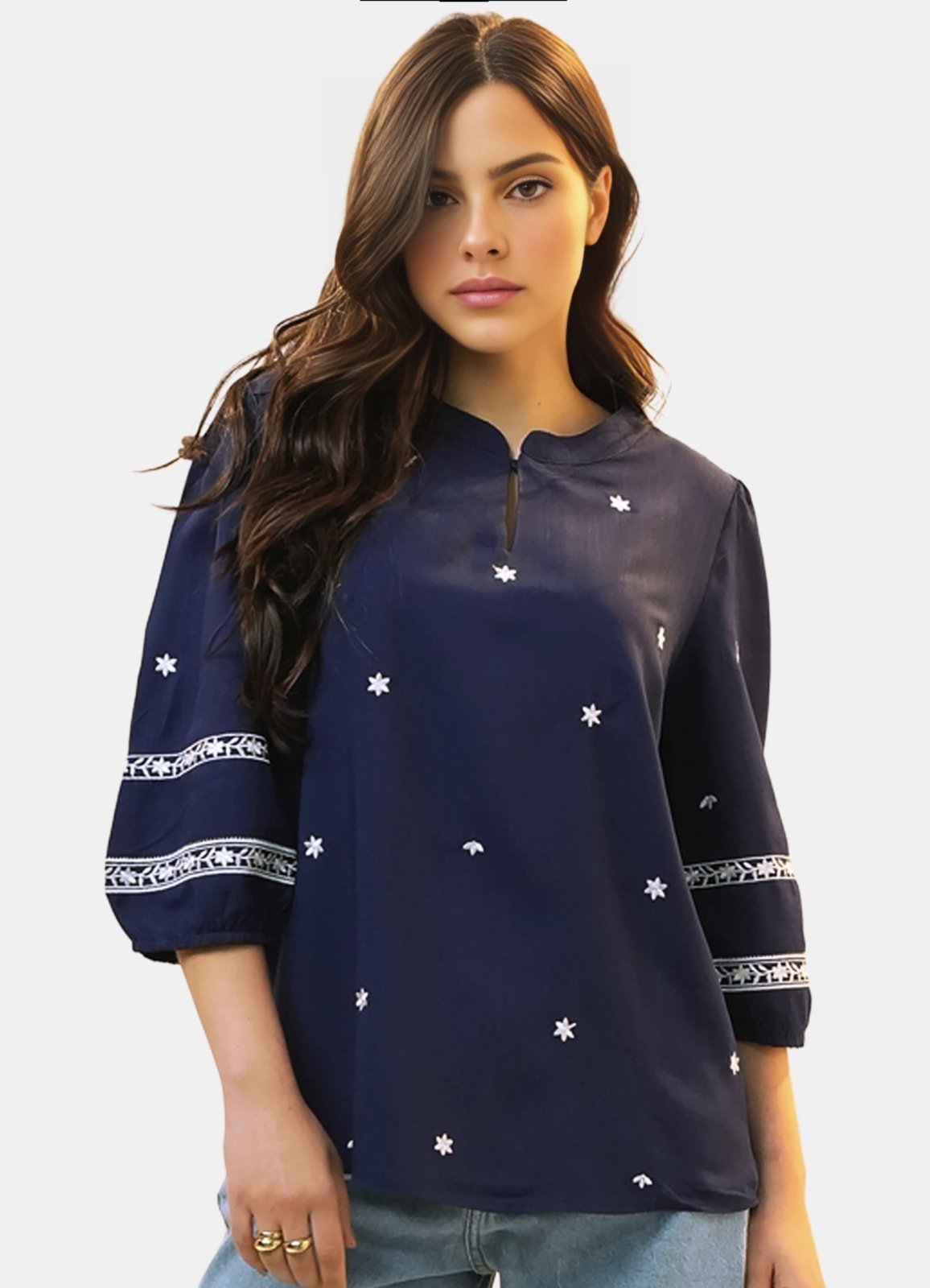 Blusa Feminina Marinho em Viscose Manga 3/4 Bordada Branco Azul