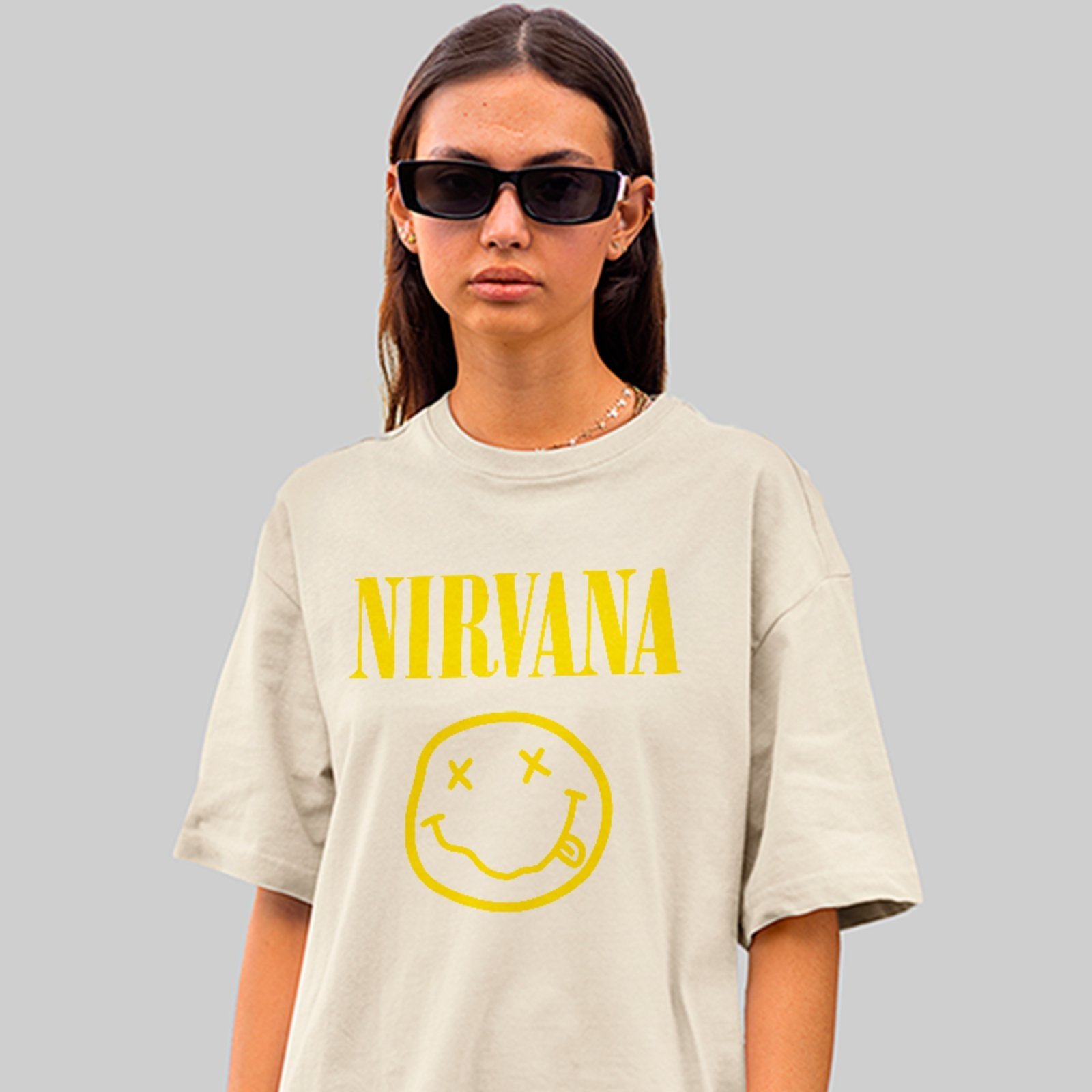 Camiseta Oversized Nirvana Rock Vintage Estampa Smile 90s Off White