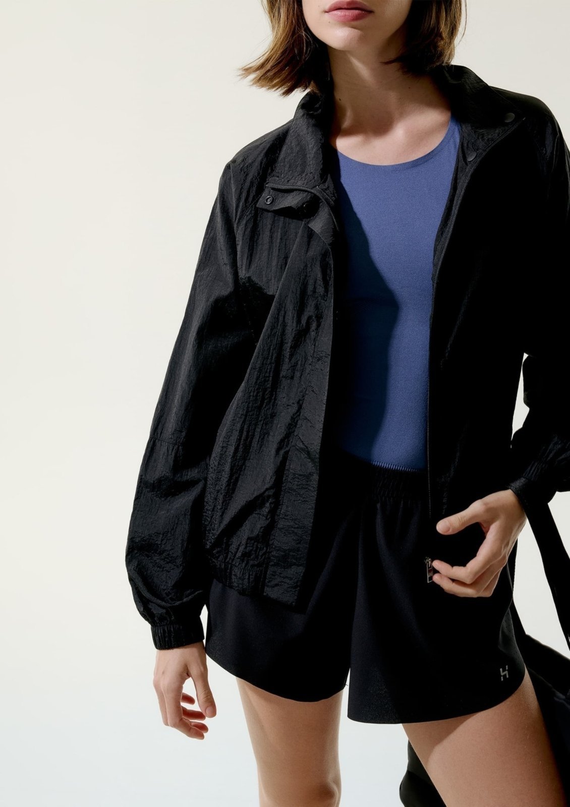 Vista 3 Jaqueta Esportiva Feminina Corta Vento Hering HERING SPORTS preto HERING SPORTS preto