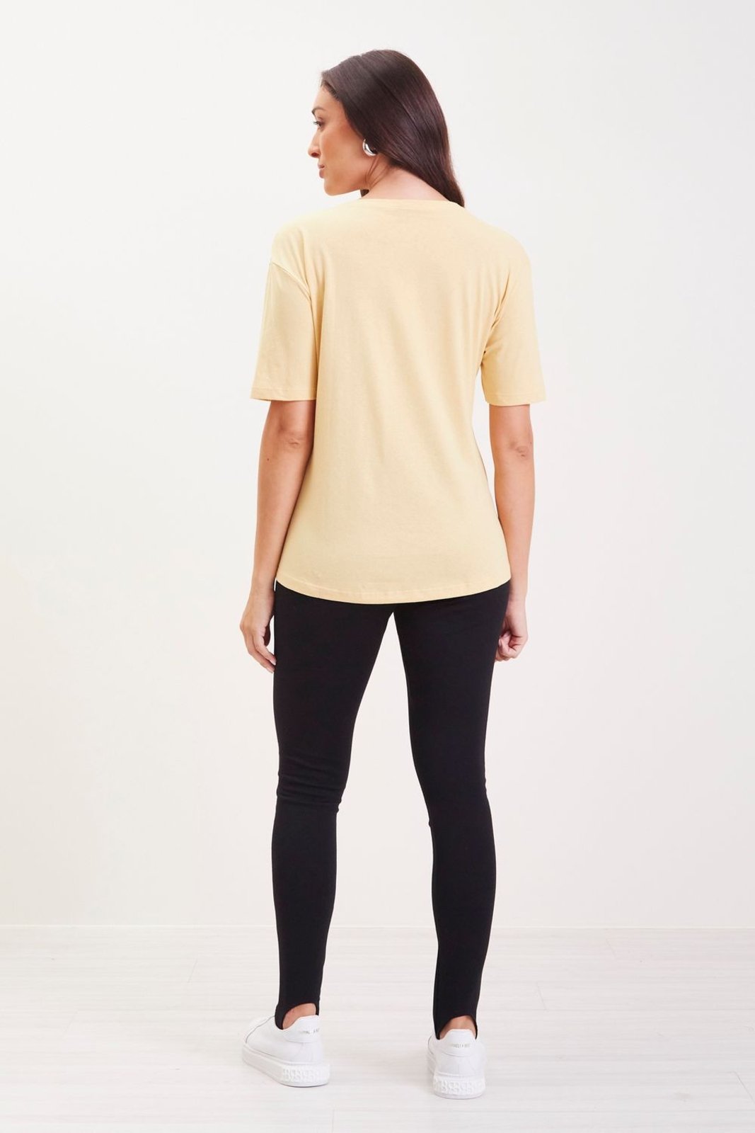 Vista 3 T-Shirt Feminina Folhas Marialícia bege Marialícia bege