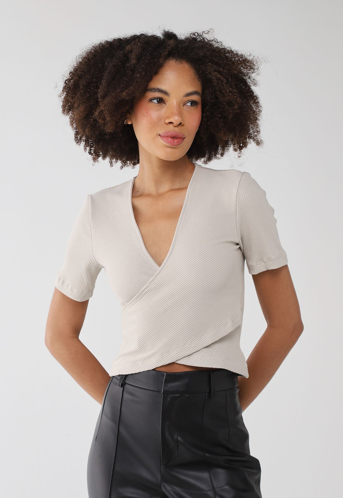 Blusa Feminina Colcci Cropped Canelada Transpassada Off-White