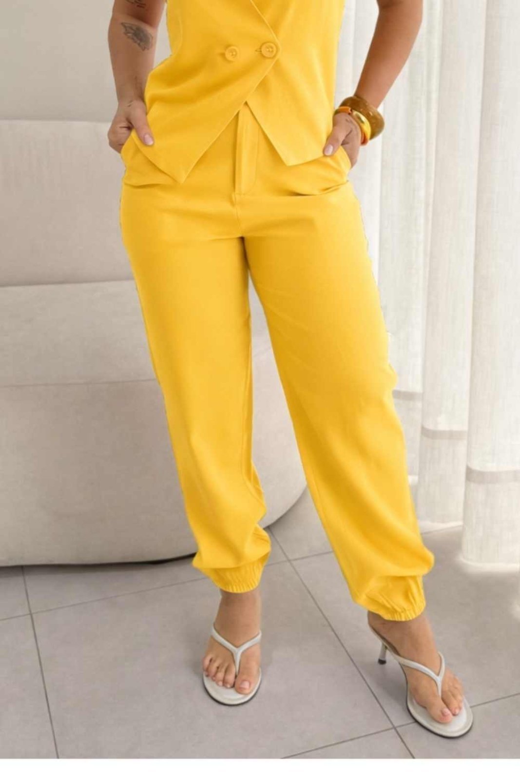 Vista 3 Calça Vanibele Jogger Manteiga amarelo Vanibele amarelo