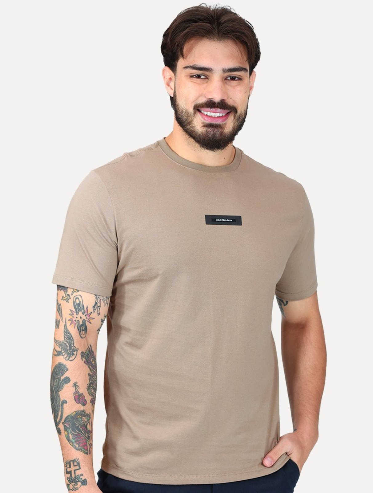 Camiseta Calvin Klein Jeans Masculina Logo Center Marrom Claro