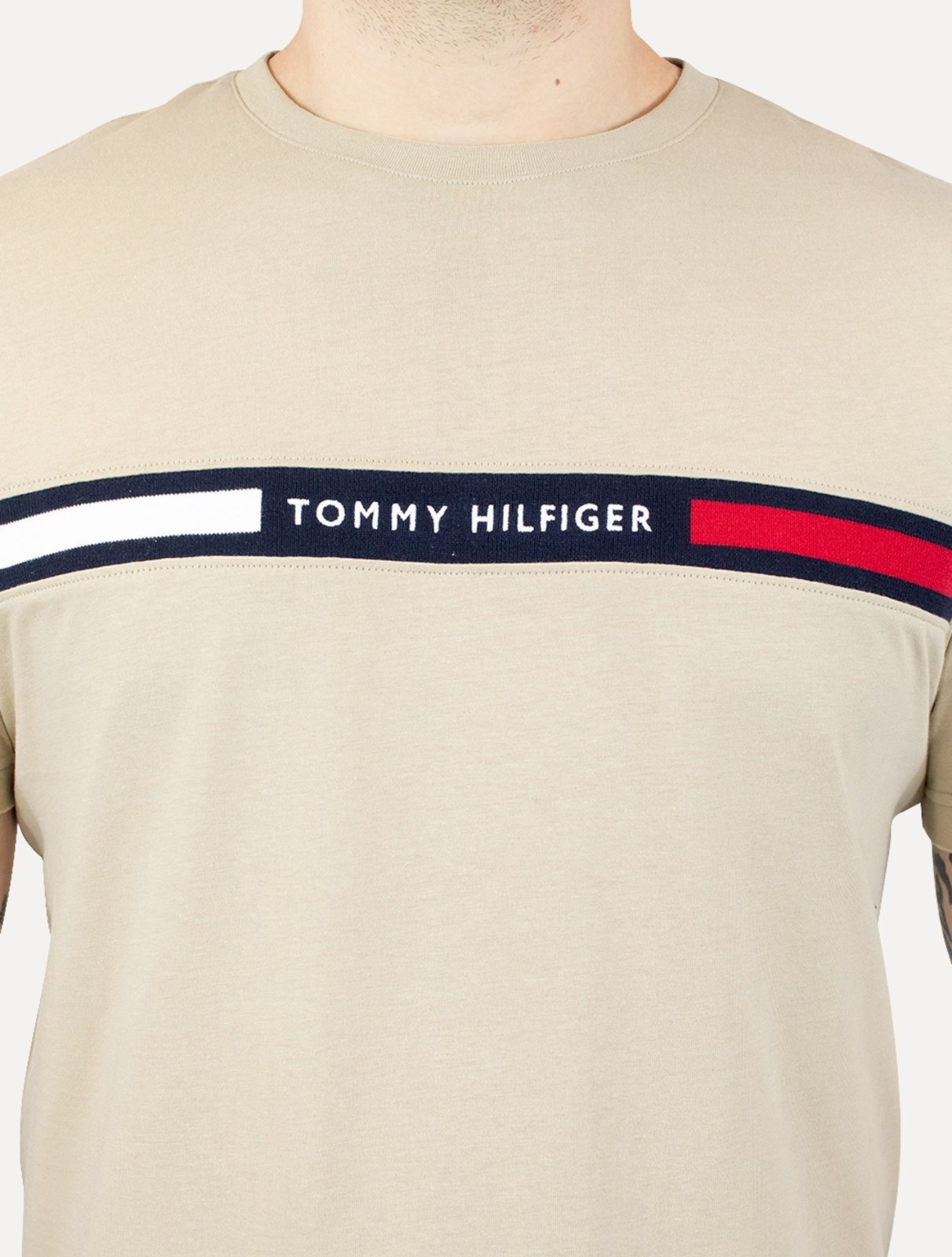 Vista 3 Camiseta Tommy Hilfiger Masculina Chest Insert Logo Cáqui Claro azul marinho Tommy Hilfiger azul marinho