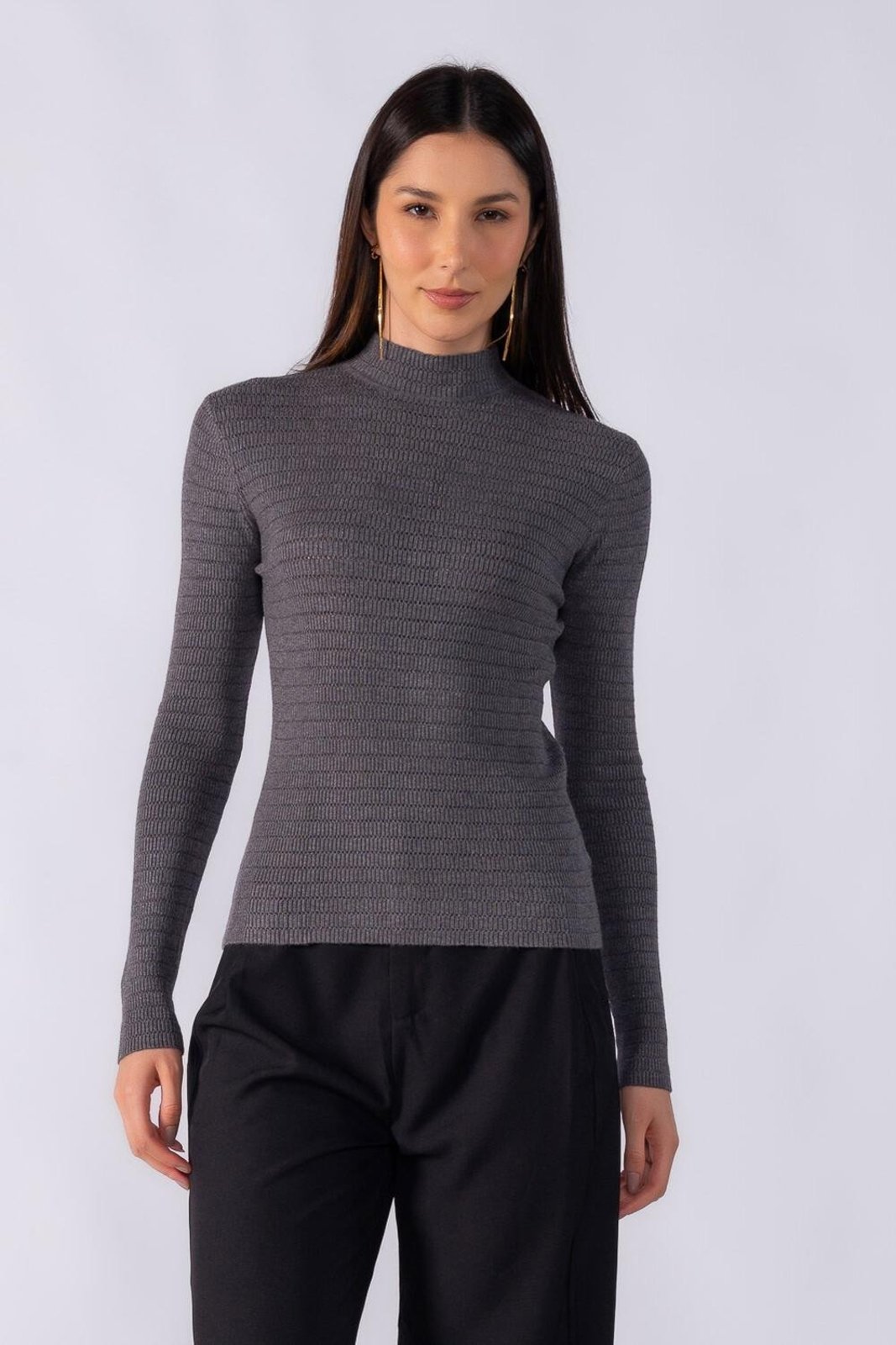 Blusa texturizada gola alta Cinza