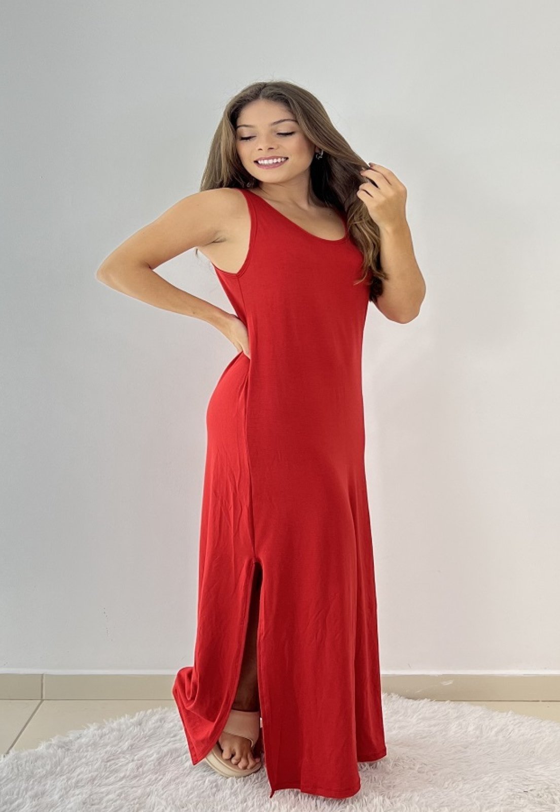 Vestido Longo Sem Manga Com Fenda Lateral Vermelho