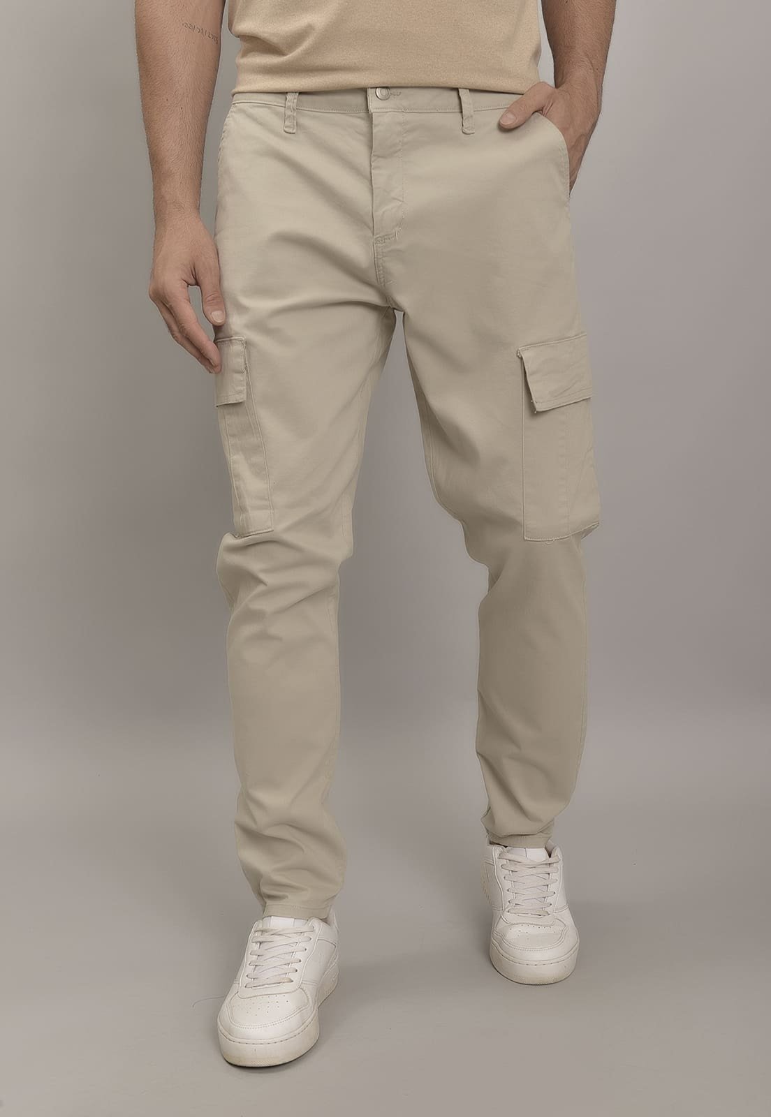 Calça Cargo Masculina Slim Fit com Passante e Bolso-Faca Dialogo Bege