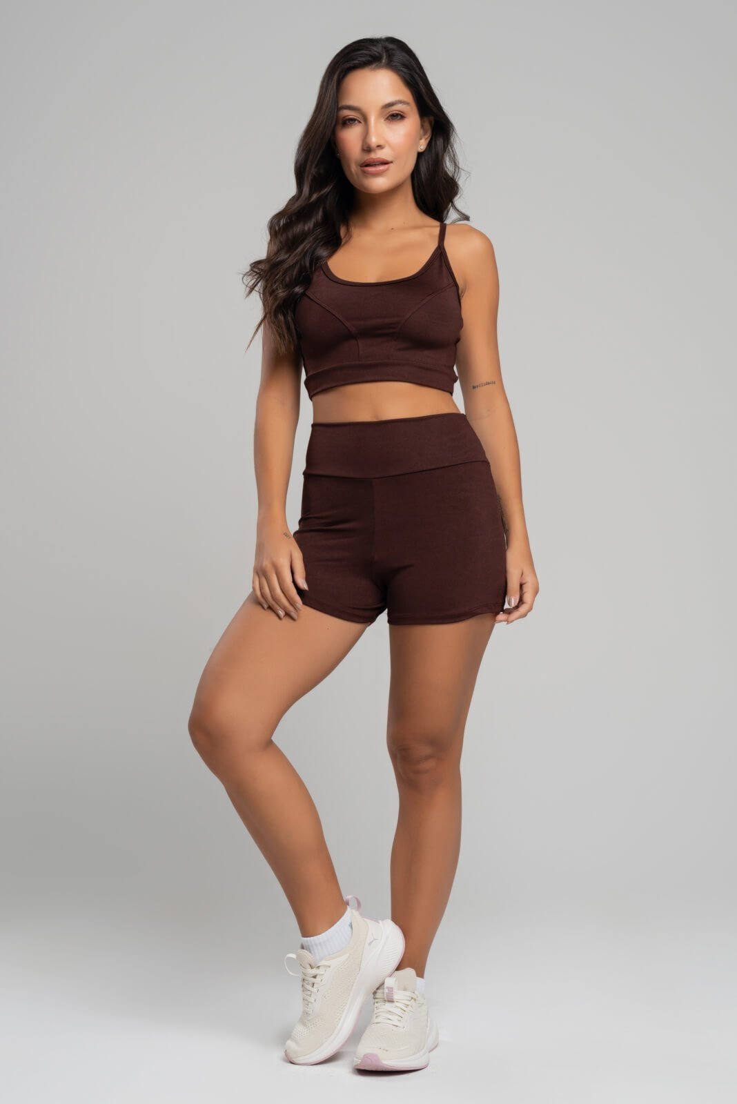 Conjunto Fitness Vicbela Short Curto + Top Alcinha Suplex Feminino Moda Fitness Academia de Treino Marrom