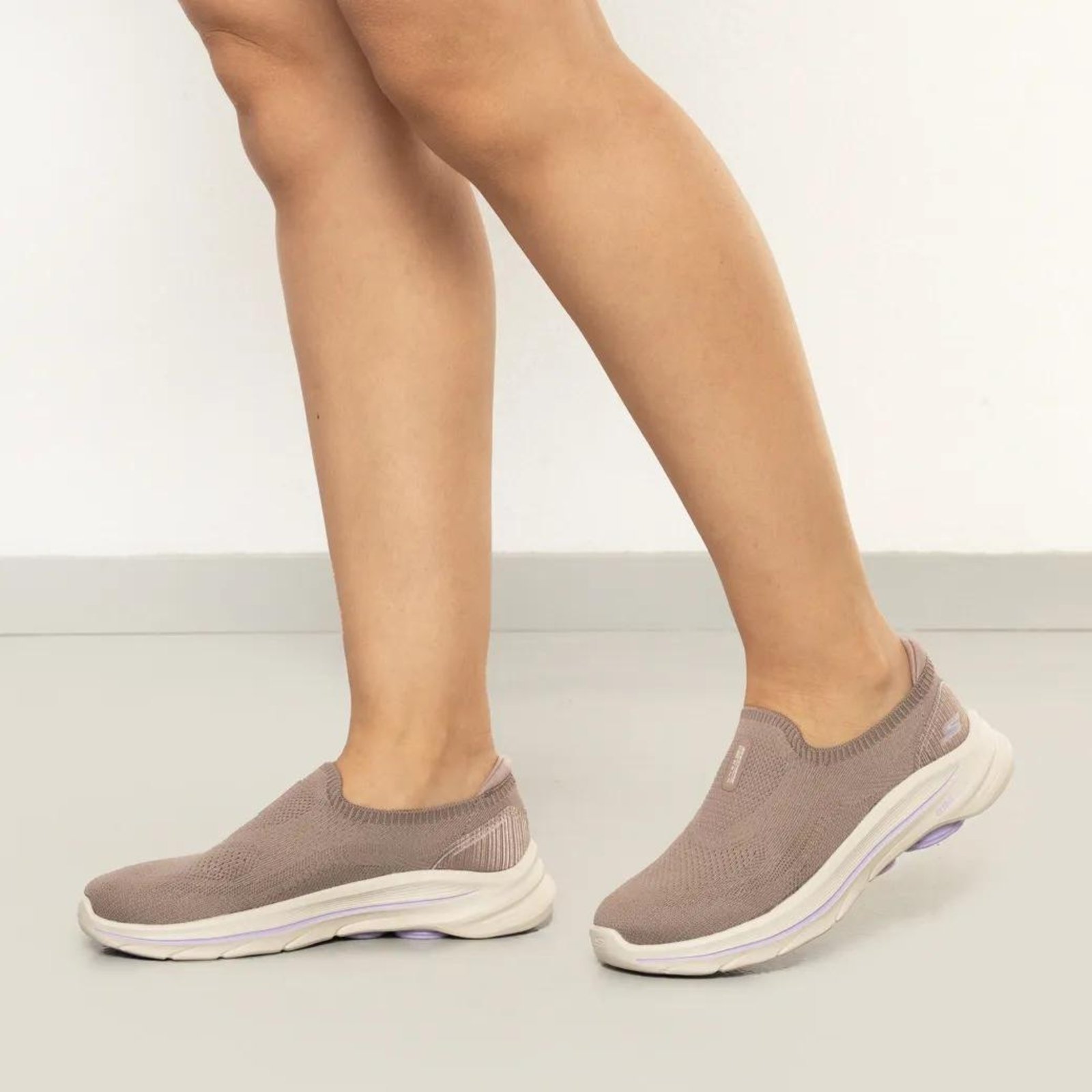 Vista 3 Tênis Skechers Go Walk 8 Feminino preto Skechers preto