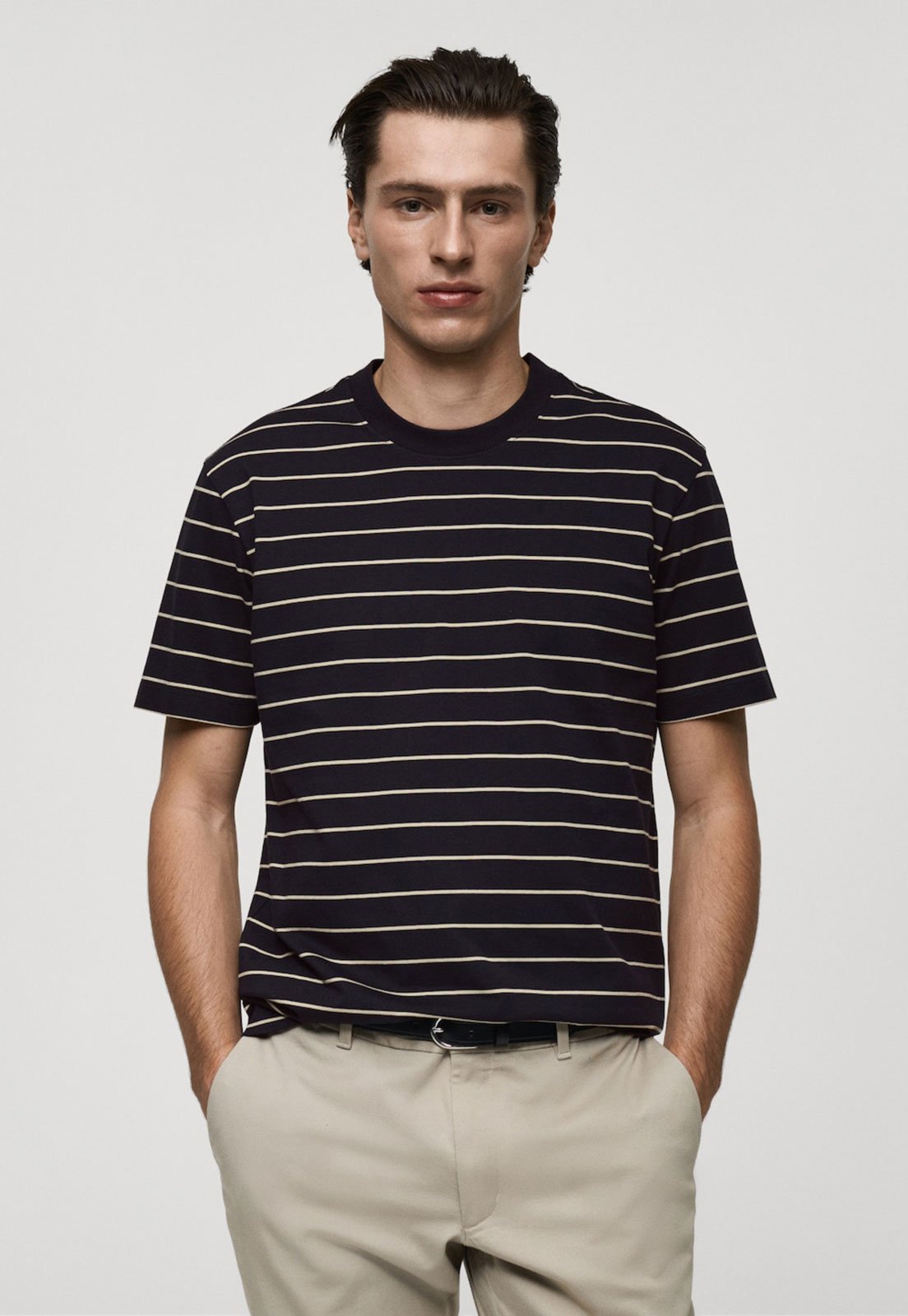 Camiseta Mango Regular Listrada Preta