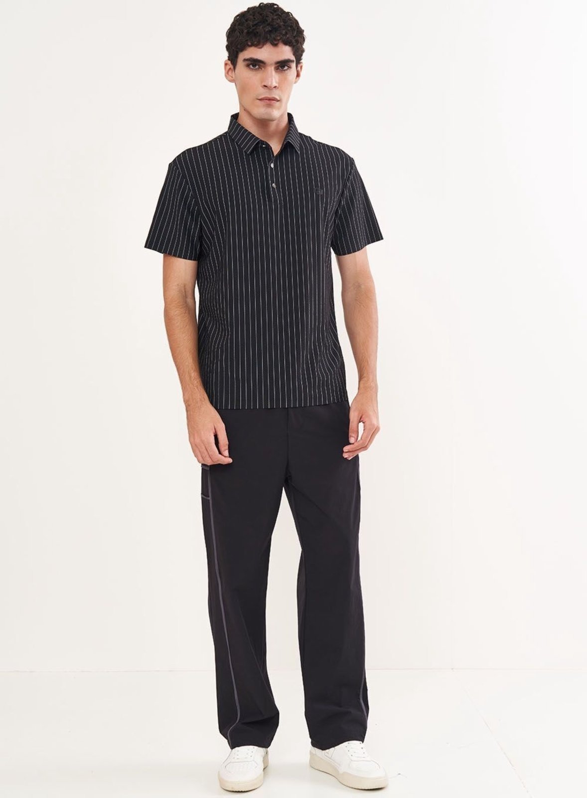 Polo Masculina Com Estampa Em Listras Colcci Preto