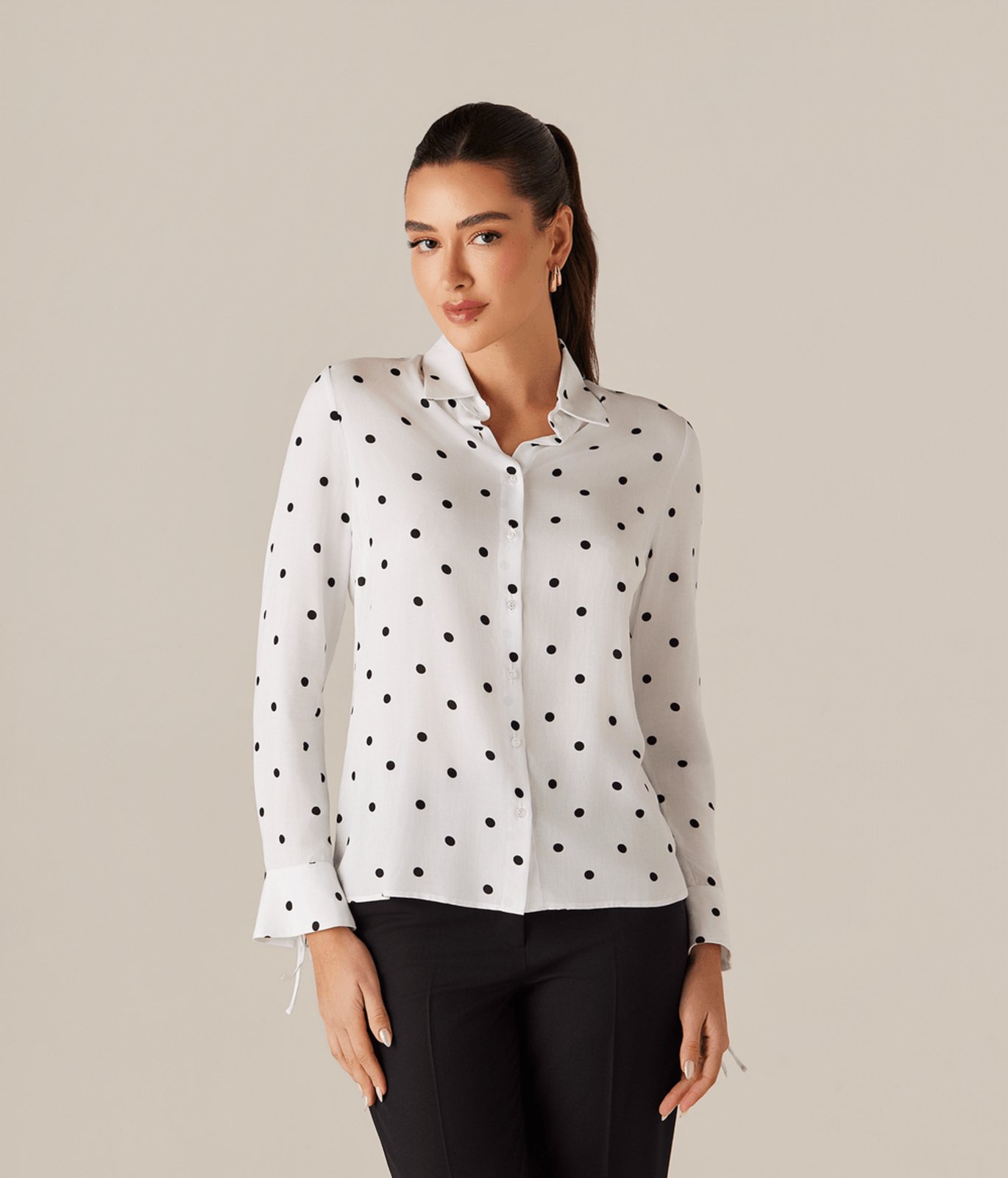 Camisa Estampa Poa Invertido Detalhe Laco Punho Feminina Poa