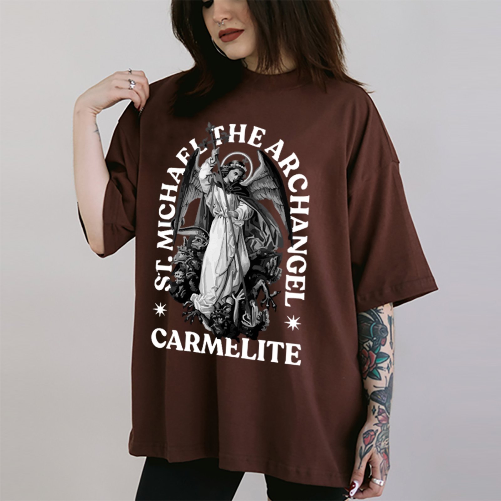 Camiseta Ousy Unissex St. Michael Arcanjo Guerreiro Visual Impactante Streetwear Oversized Marrom