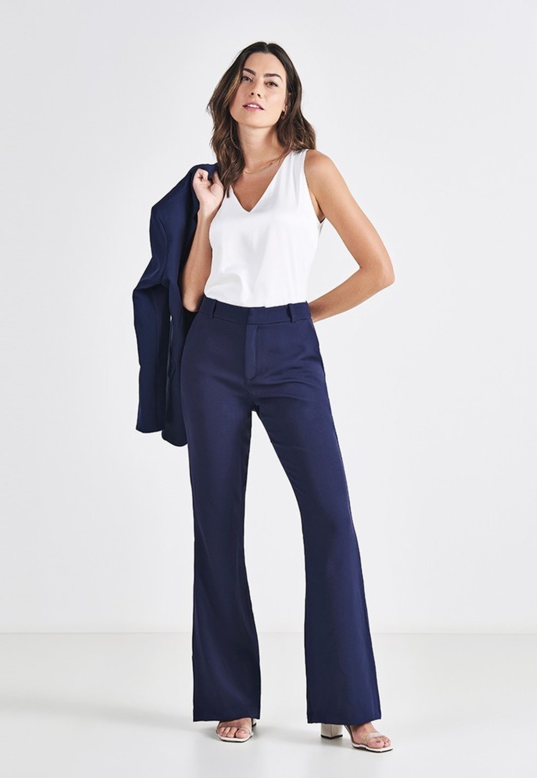 Calça Flare de Alfaiataria Marinho Vaniria