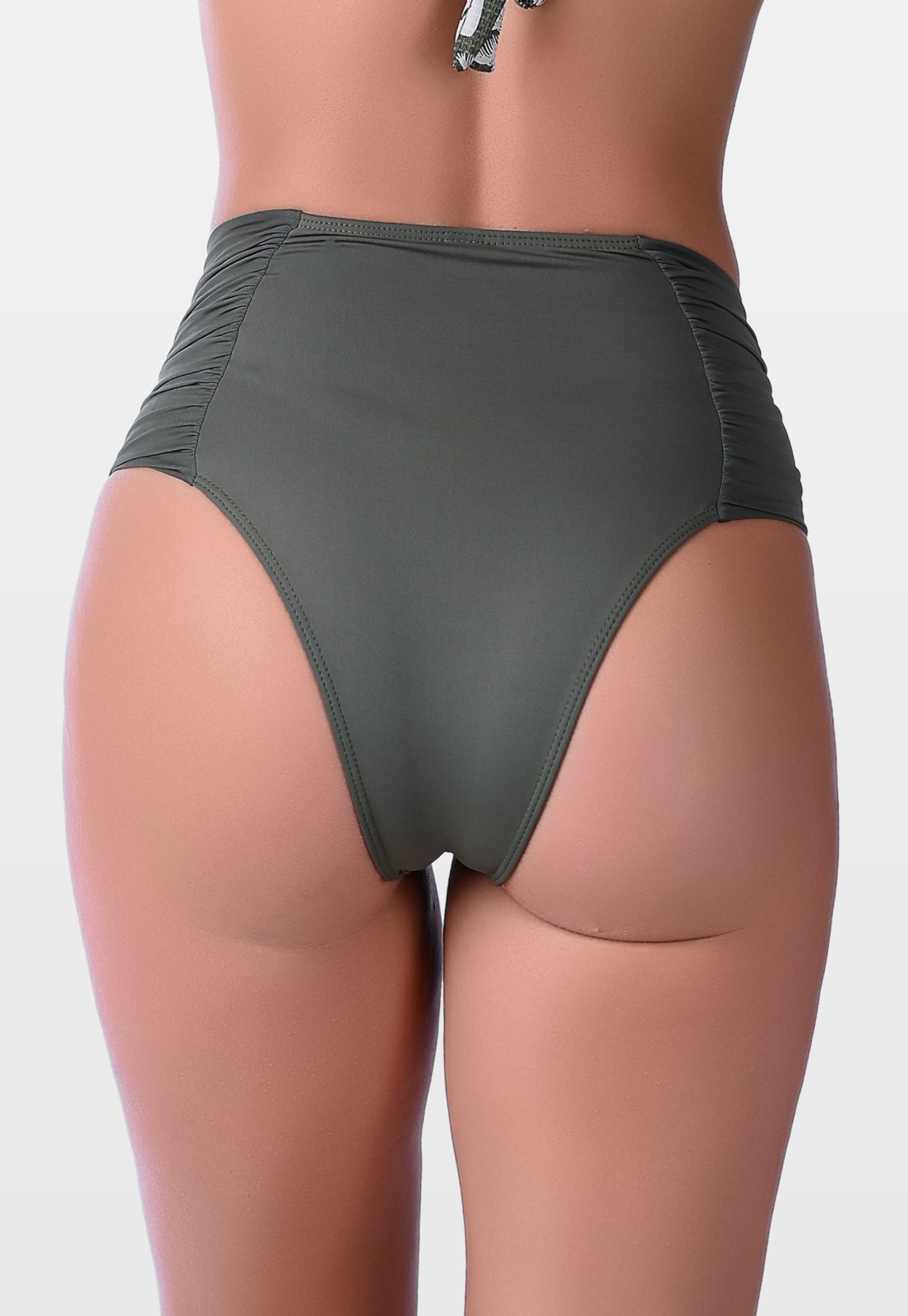 Vista 3 Calcinha Summer Soul Hot Pants Lateral Franzida verde militar Summer Soul verde militar