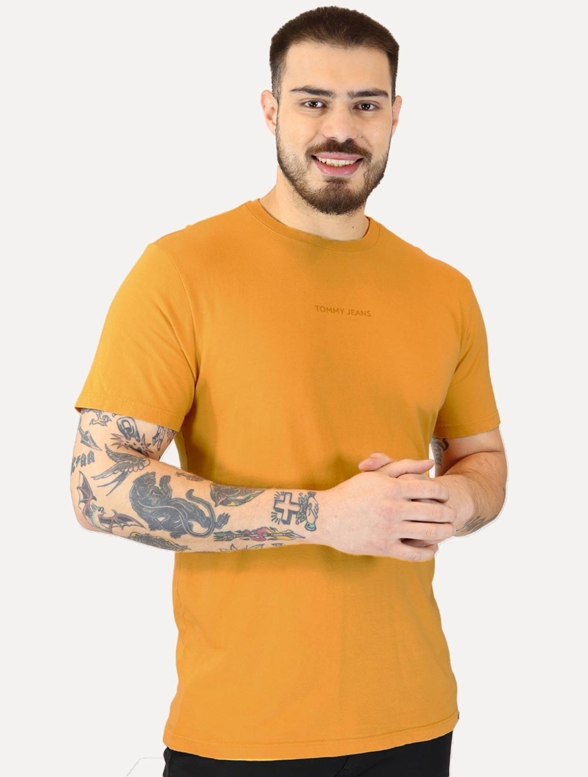 Vista 2 Camiseta Tommy Jeans Masculina Linear Gel Mostarda amarelo Tommy Jeans amarelo