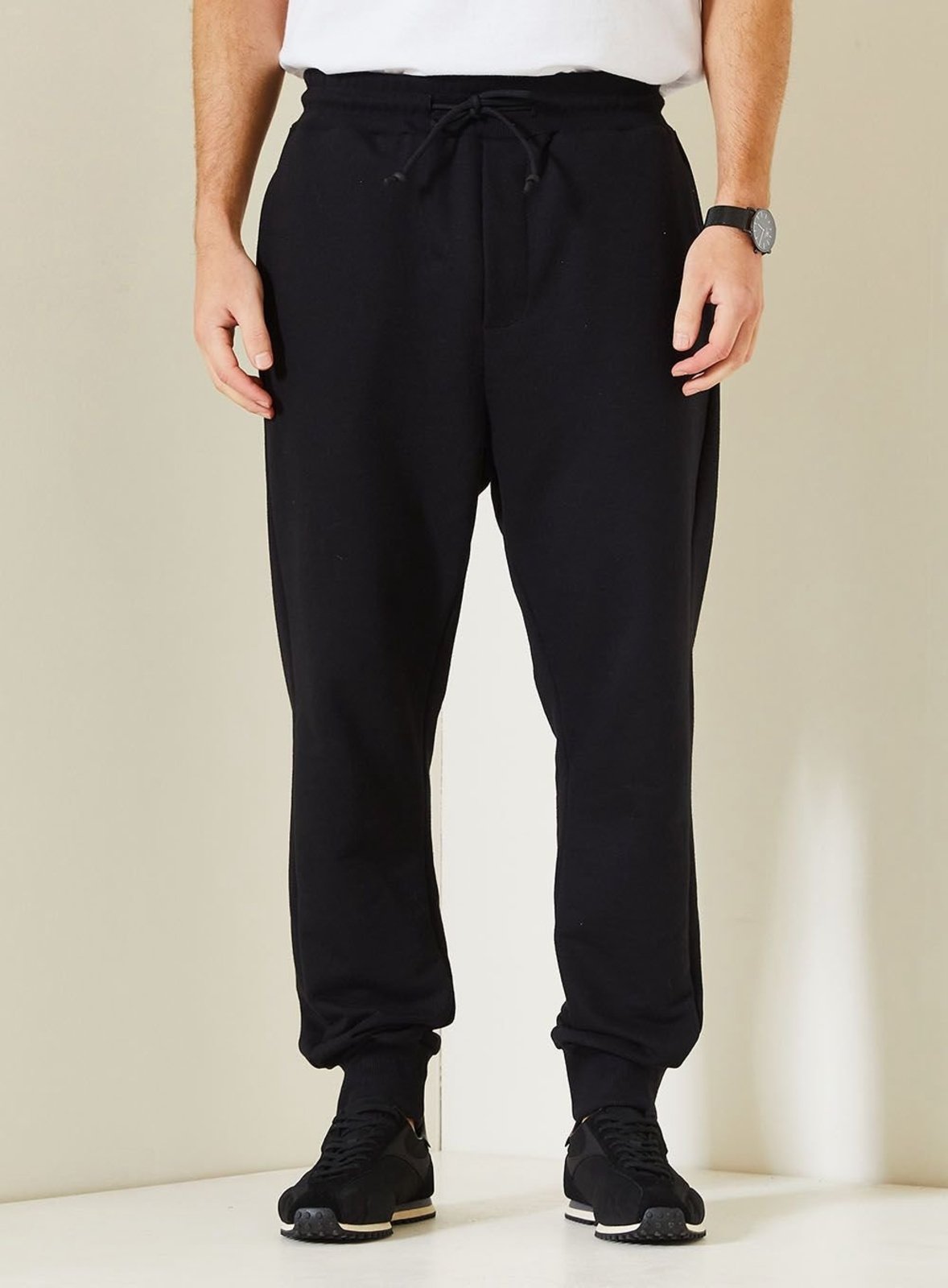 Calça Masculina Jogger com Bolsos Traseiros Triton Preto