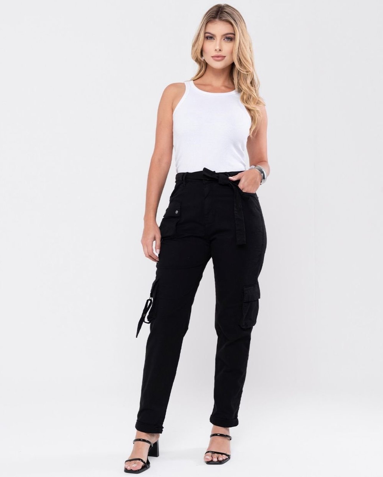 Calça Feminina Mom Cargo com Cinto Amarração Entre Os Passantes 21416 Preto Consciência