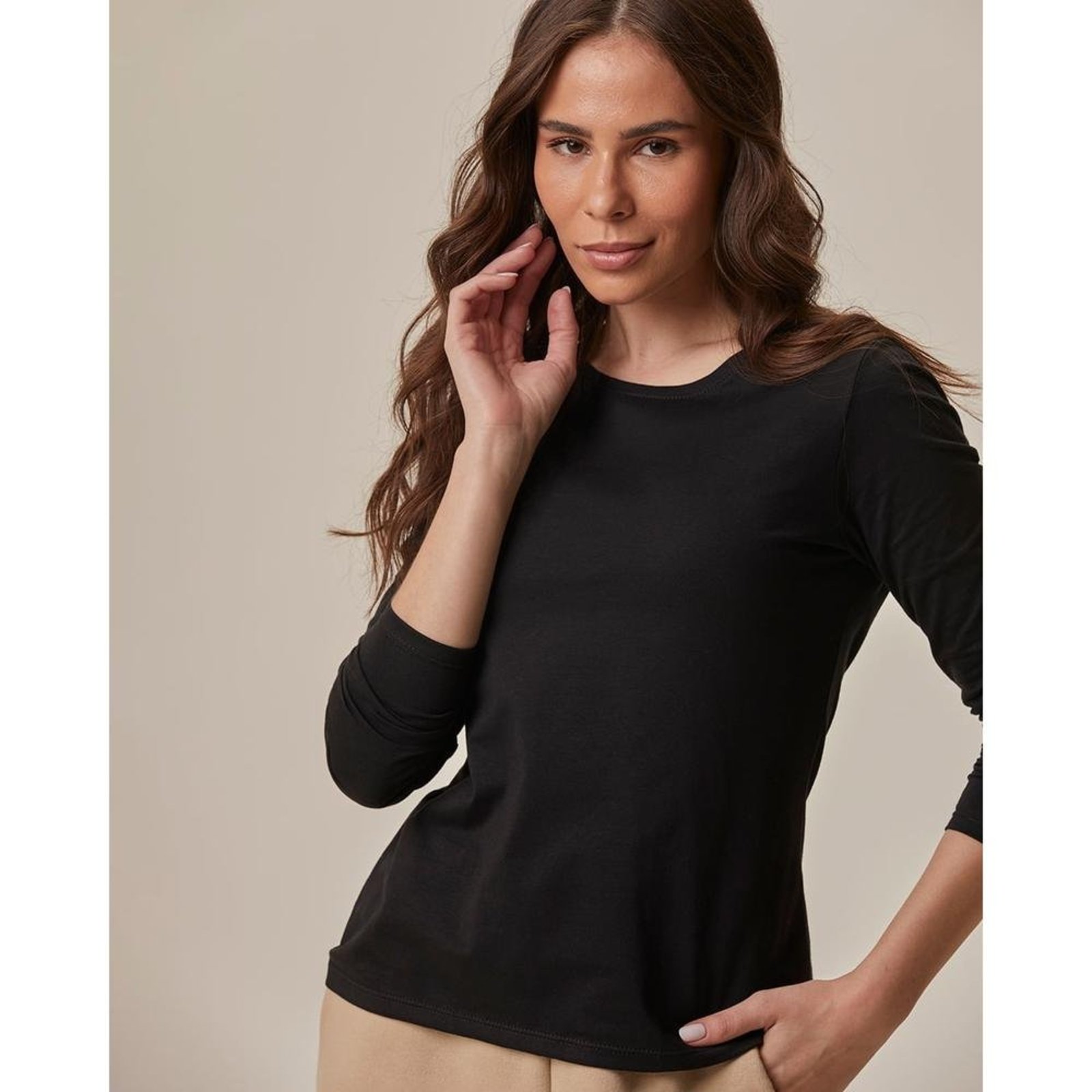 Blusa Básica Feminina Decote Redondo Manga Longa Em Algodão
