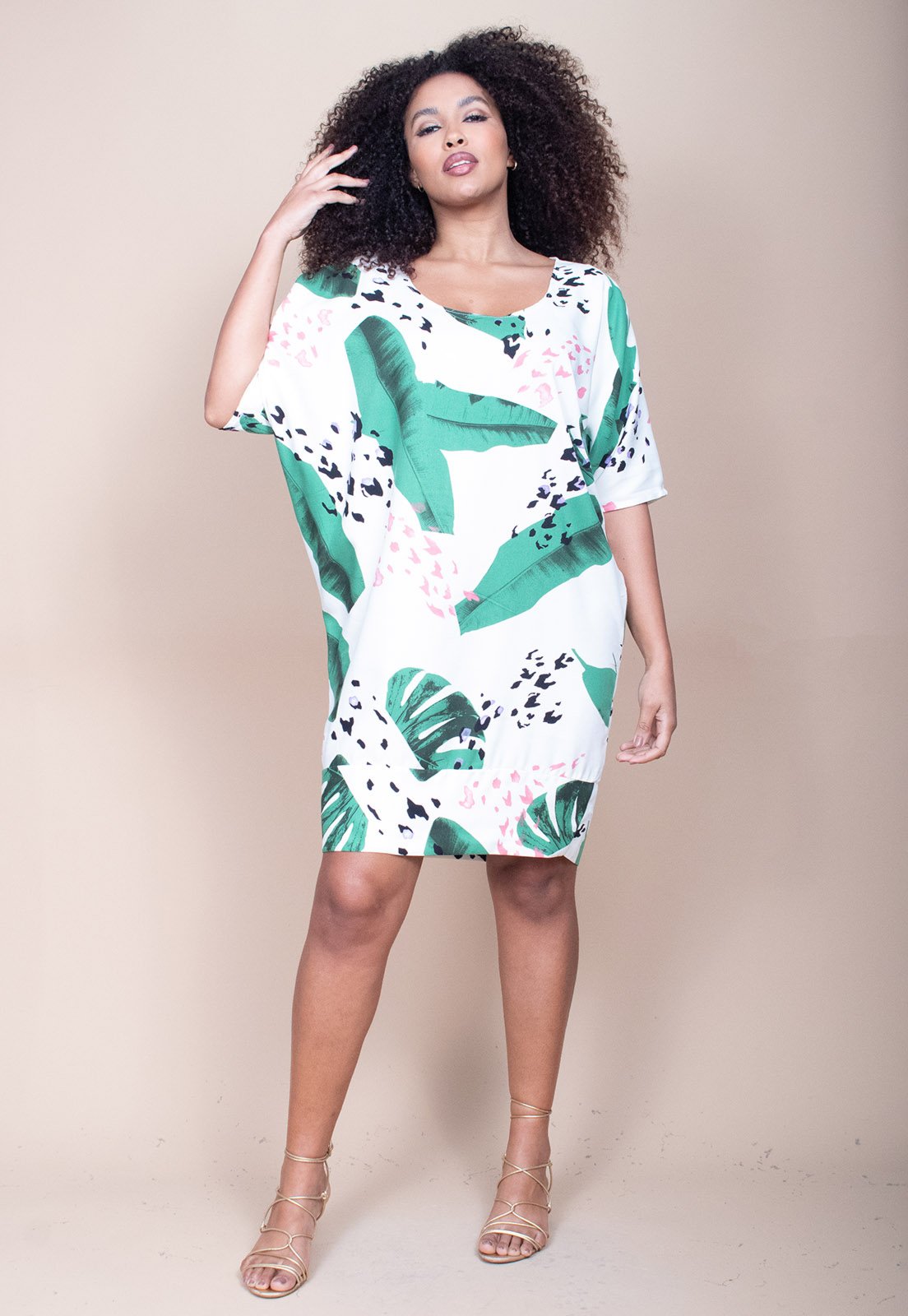 Vista 3 Vestido Cabanafree Curto Morcego Estampa Folhagem Poética estampado/off-white/preto/verde Cabanafree estampado/off-white/preto/verde