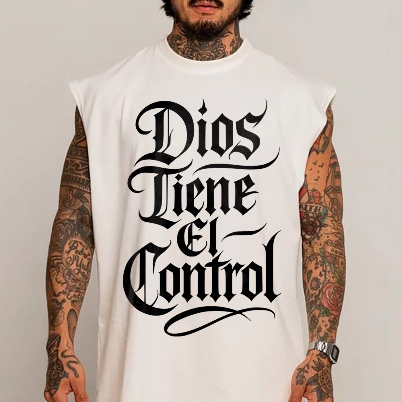 Camiseta Regata Machão Dios Tiene El Control Fé Cristã Branco