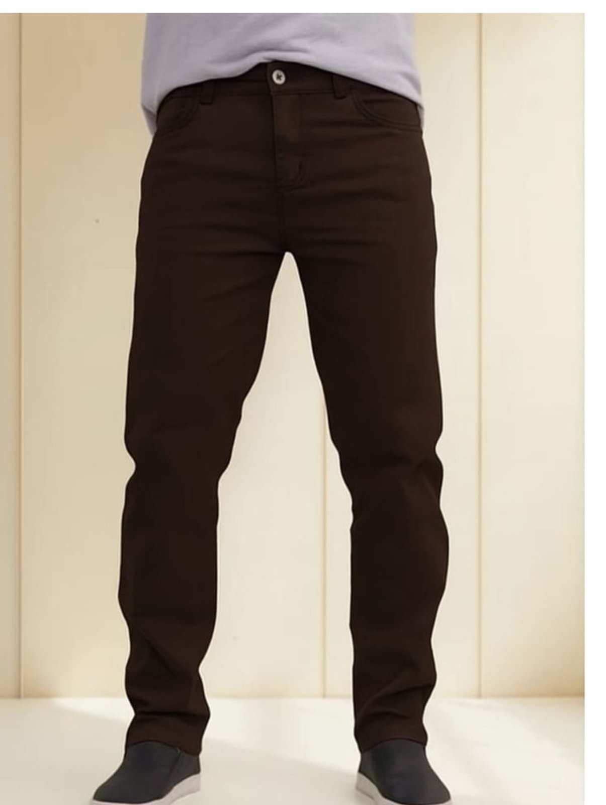 Calça Masculina de Sarja na Cor Marrom Café Corte Tradicional Jeans Loka