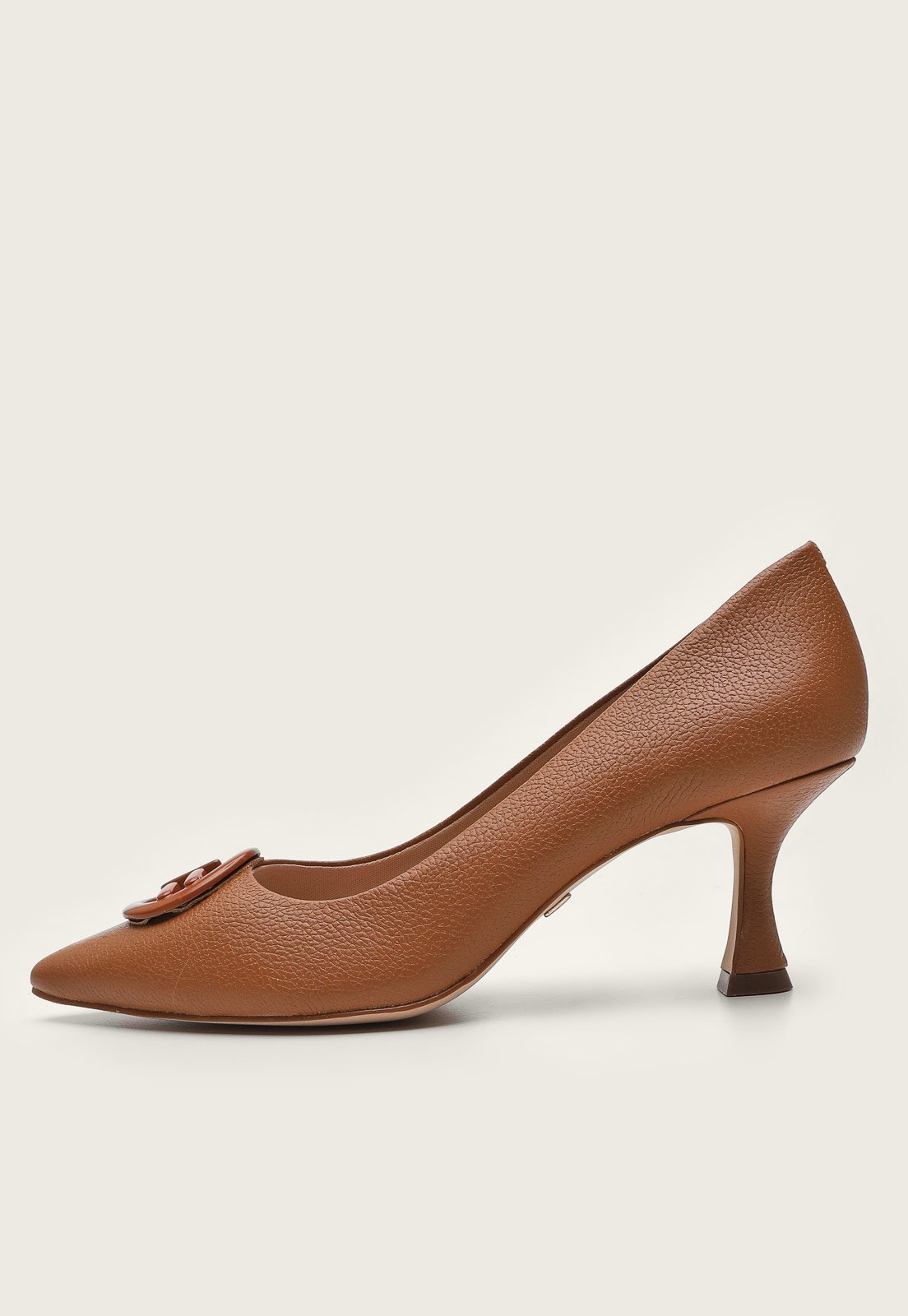 Scarpin Jorge Bischoff de Couro Logo Caramelo