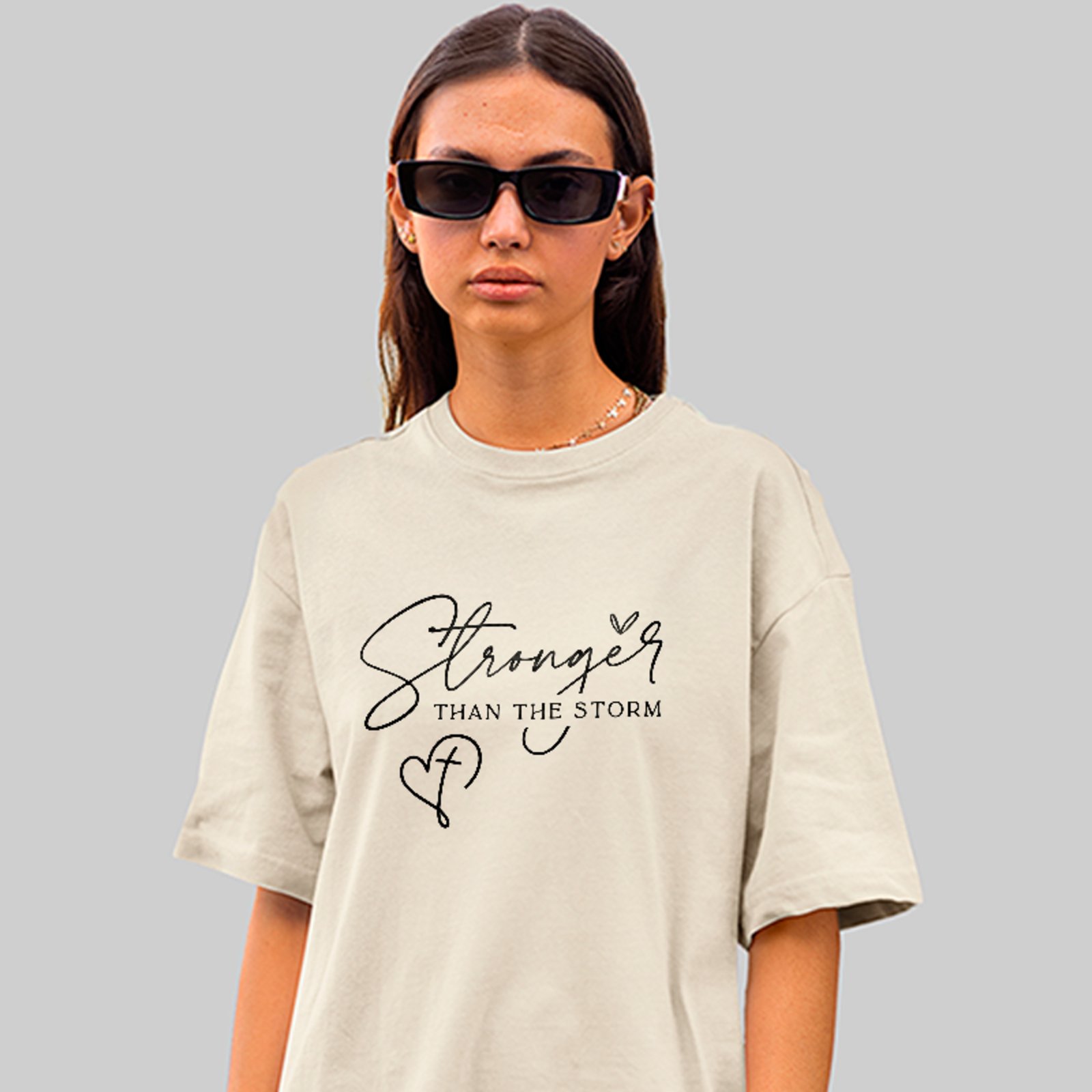 Camiseta Oversized Stronger Than The Storm Fé Unissex Off White
